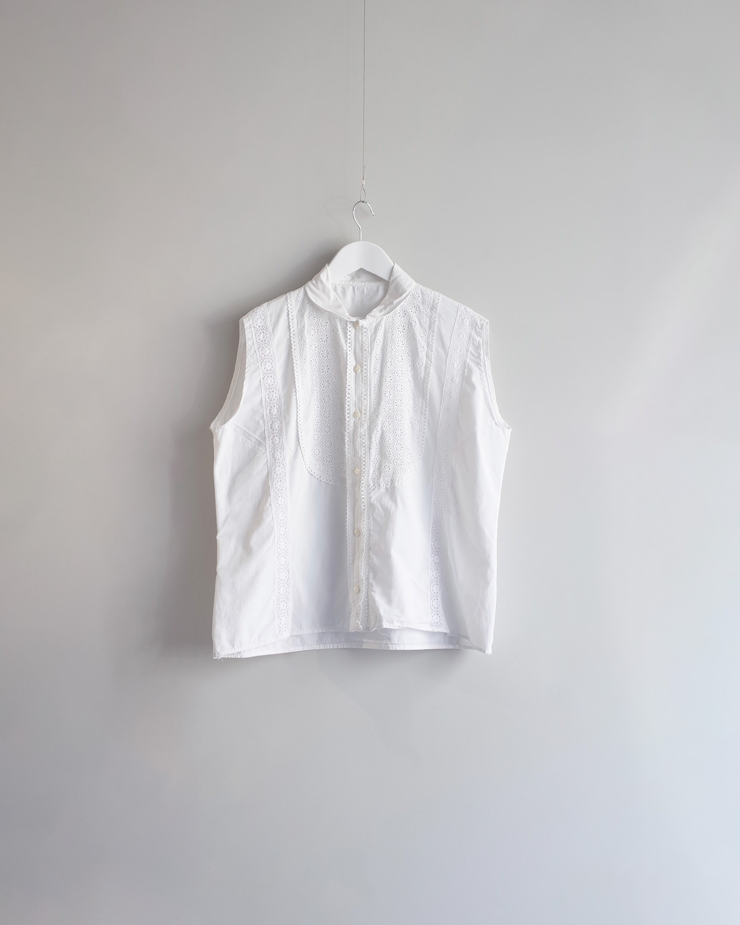 Used / SLEEVELESS LACE SHIRT