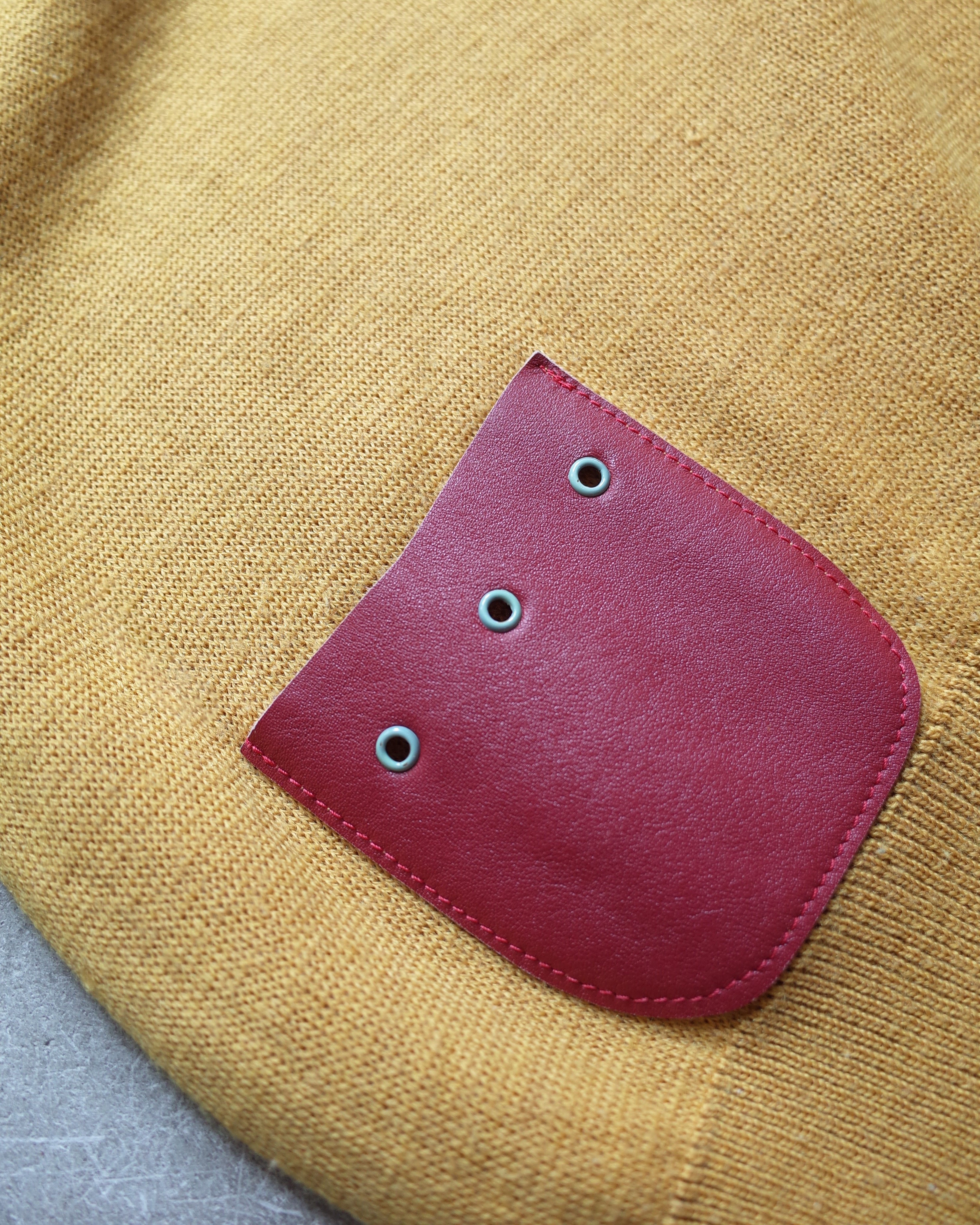 Used / HENRYNECK MULCHCOLOR SWEATER