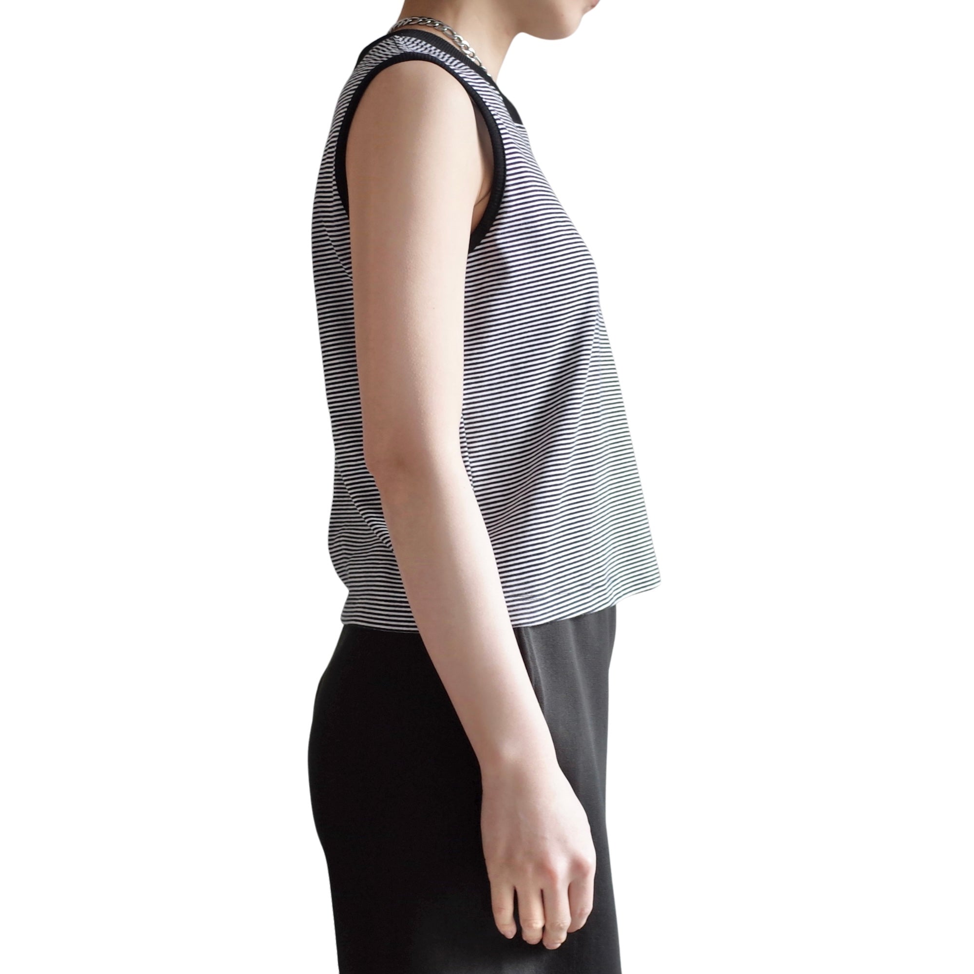 SLEEVELESS STRIPES TOP