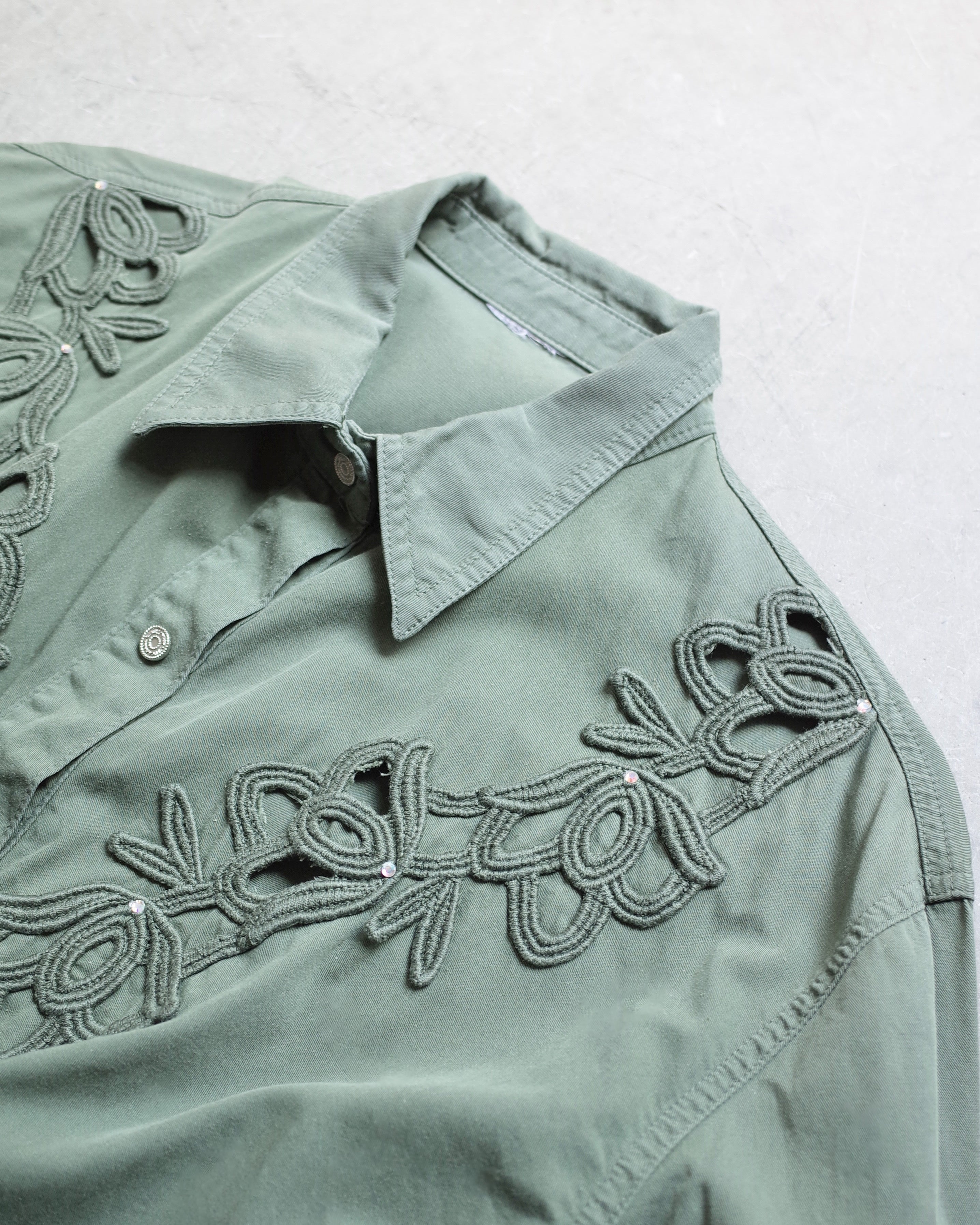 Used / EMBROIDERY COTTON SHIRT