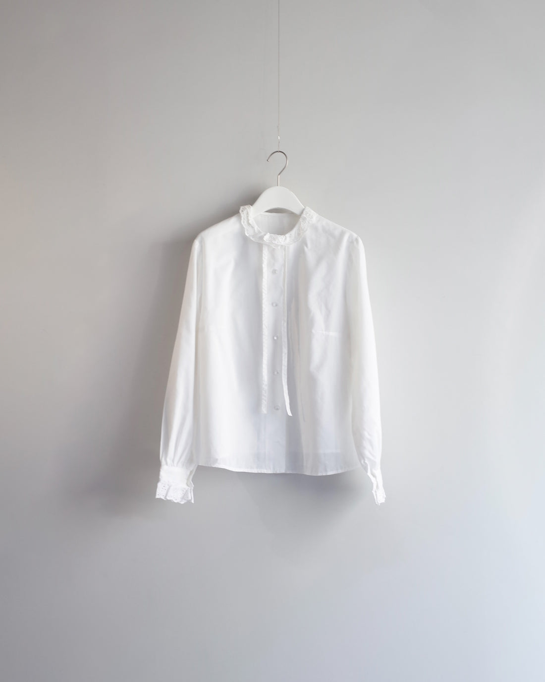 Used / COTTON LACE BLOUSE