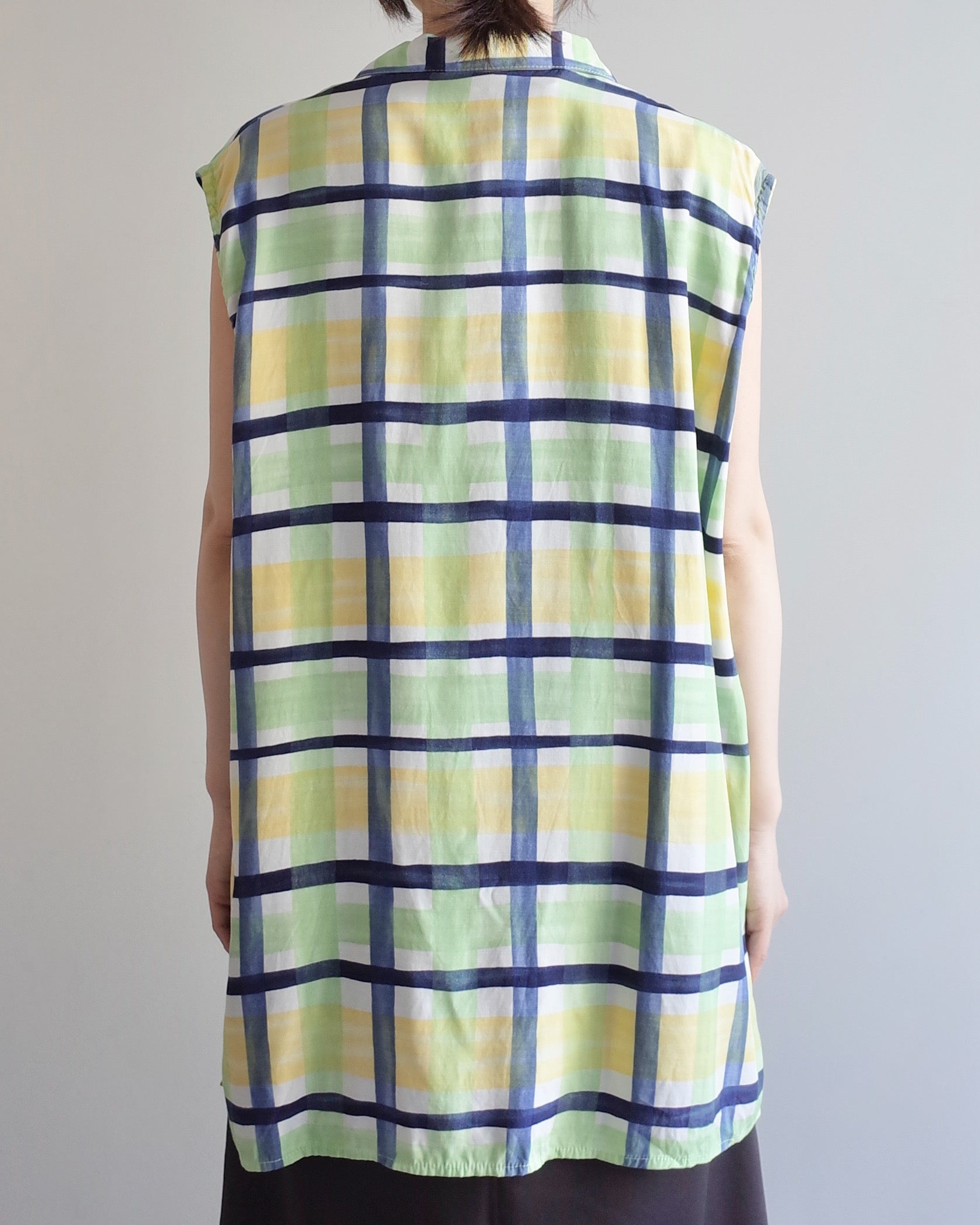 Used / SLEEVELESS SHIRT