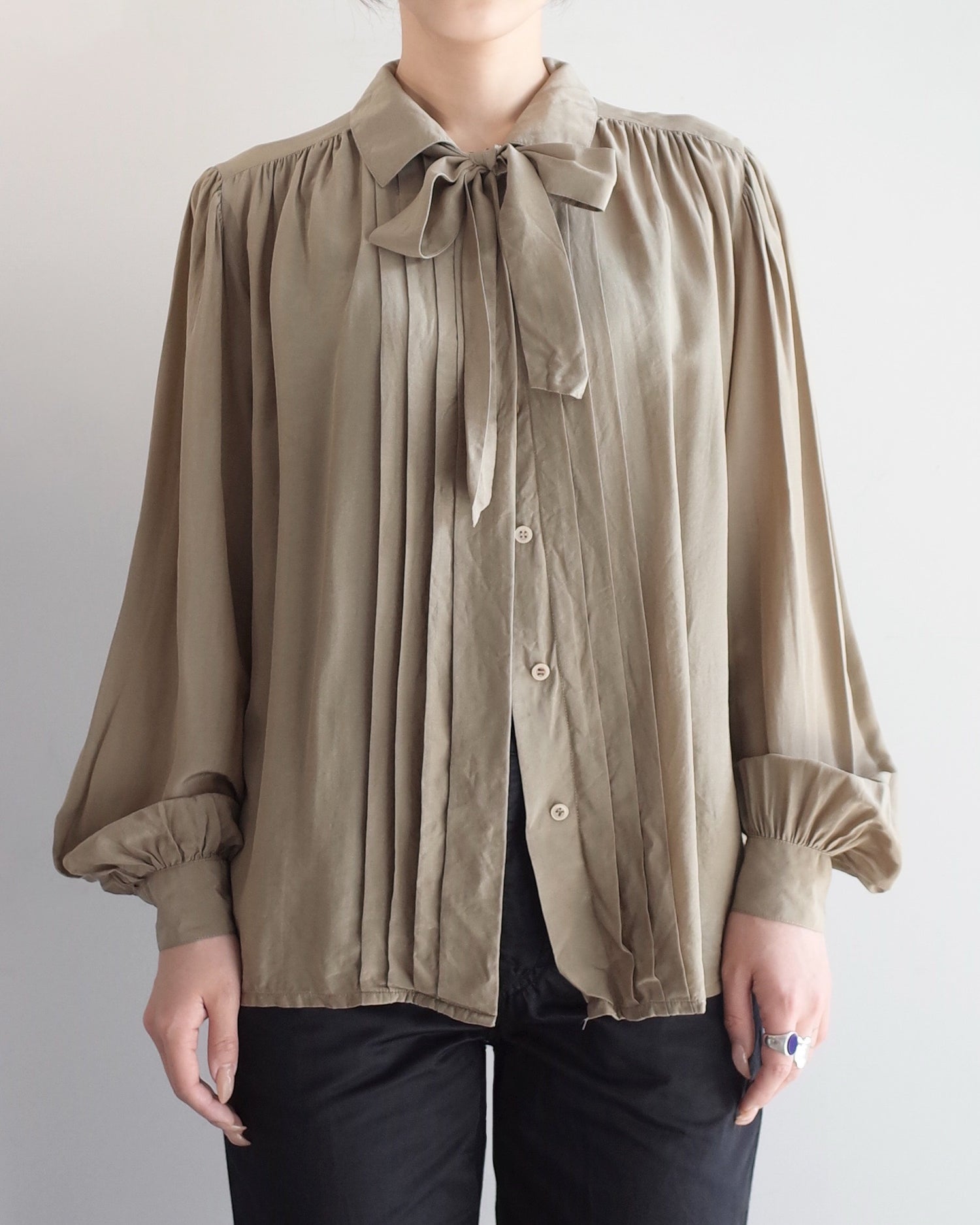 Used / BOW TIE SILK BLOUSE