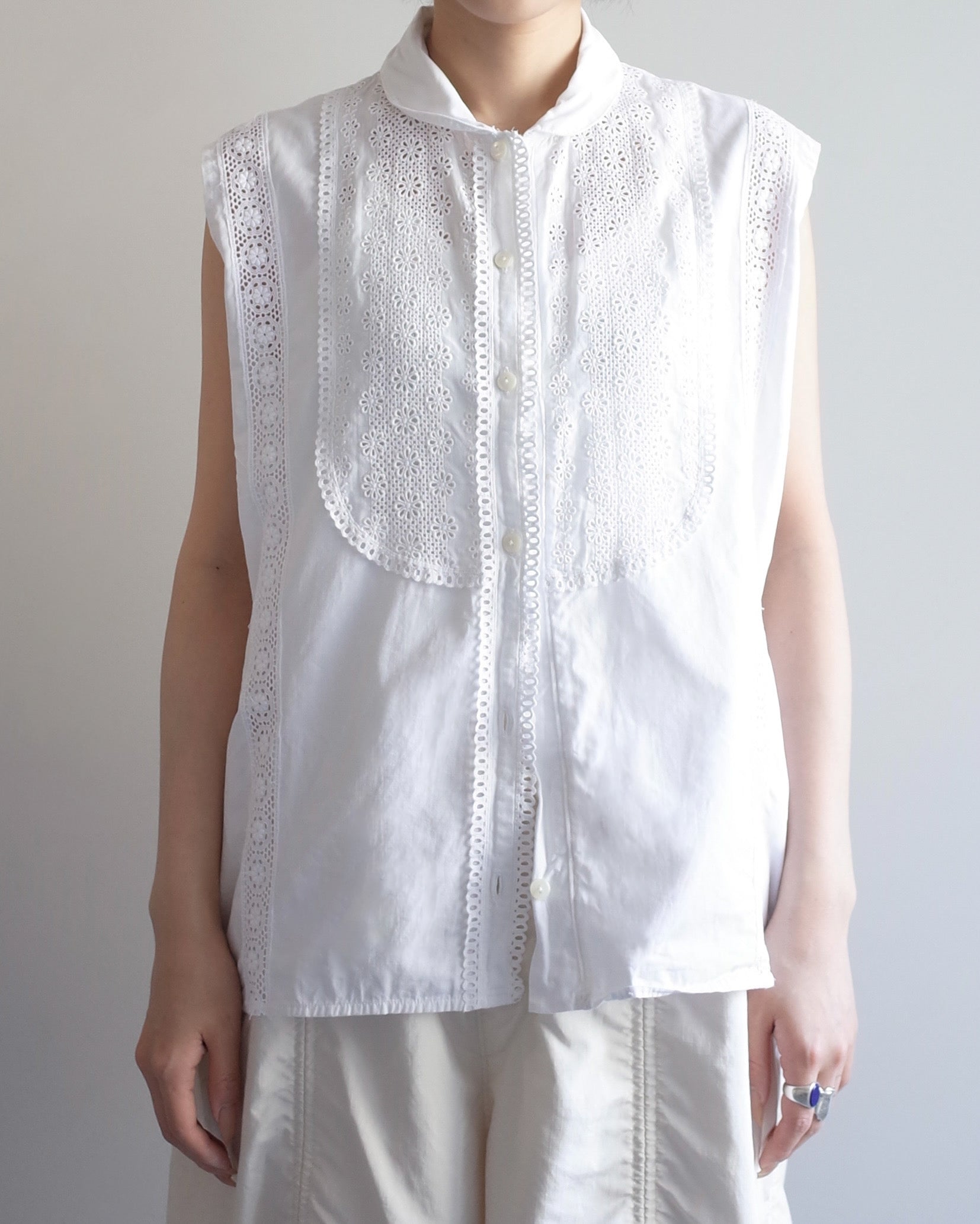 Used / SLEEVELESS LACE SHIRT