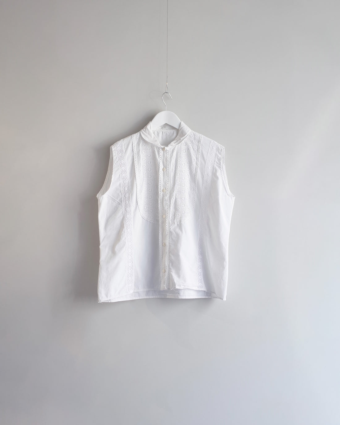 Used / SLEEVELESS LACE SHIRT