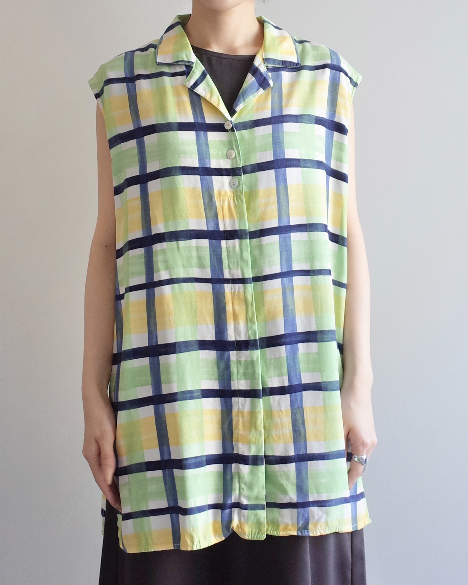 Used / SLEEVELESS SHIRT