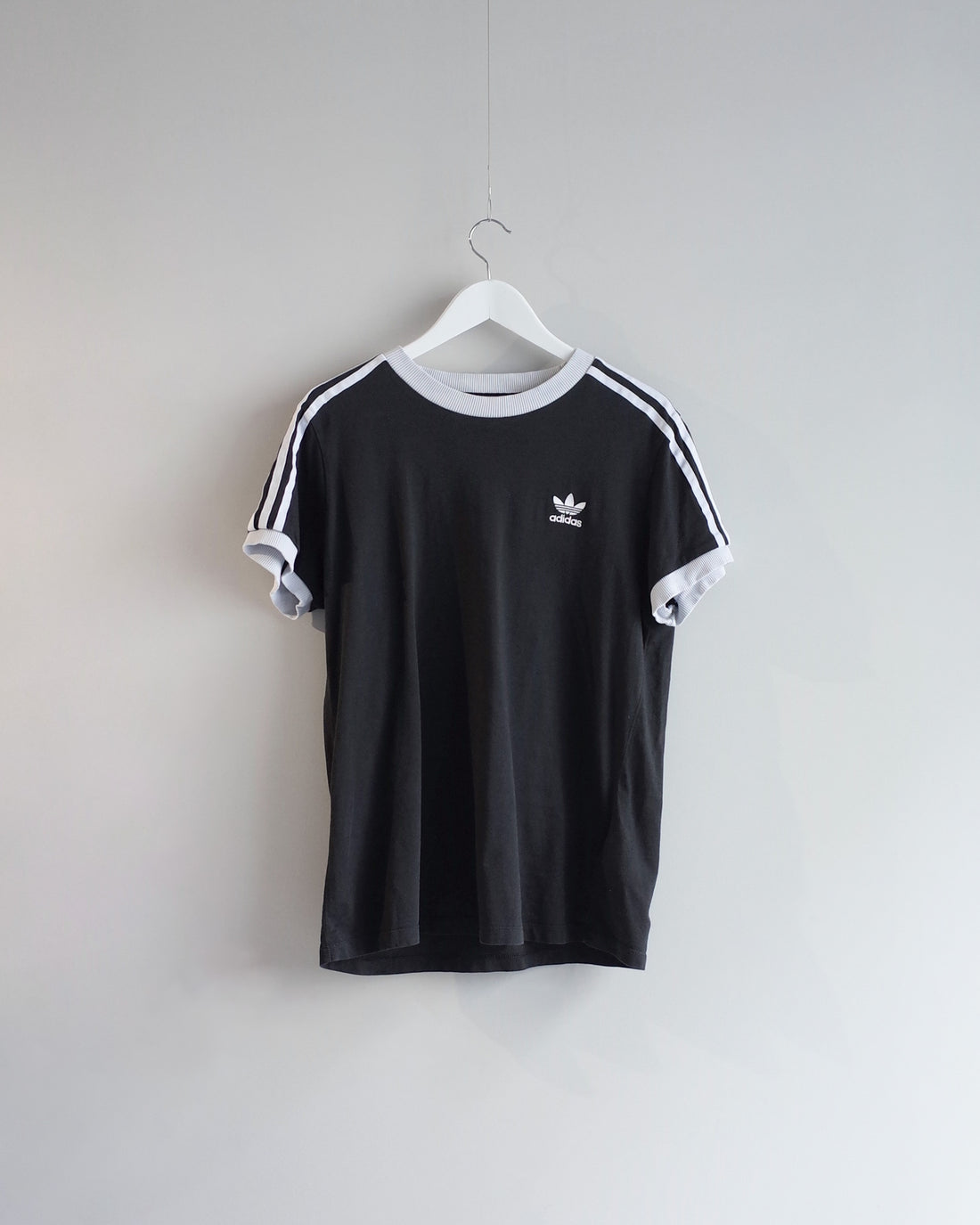 Used / adidas T-SHIRT