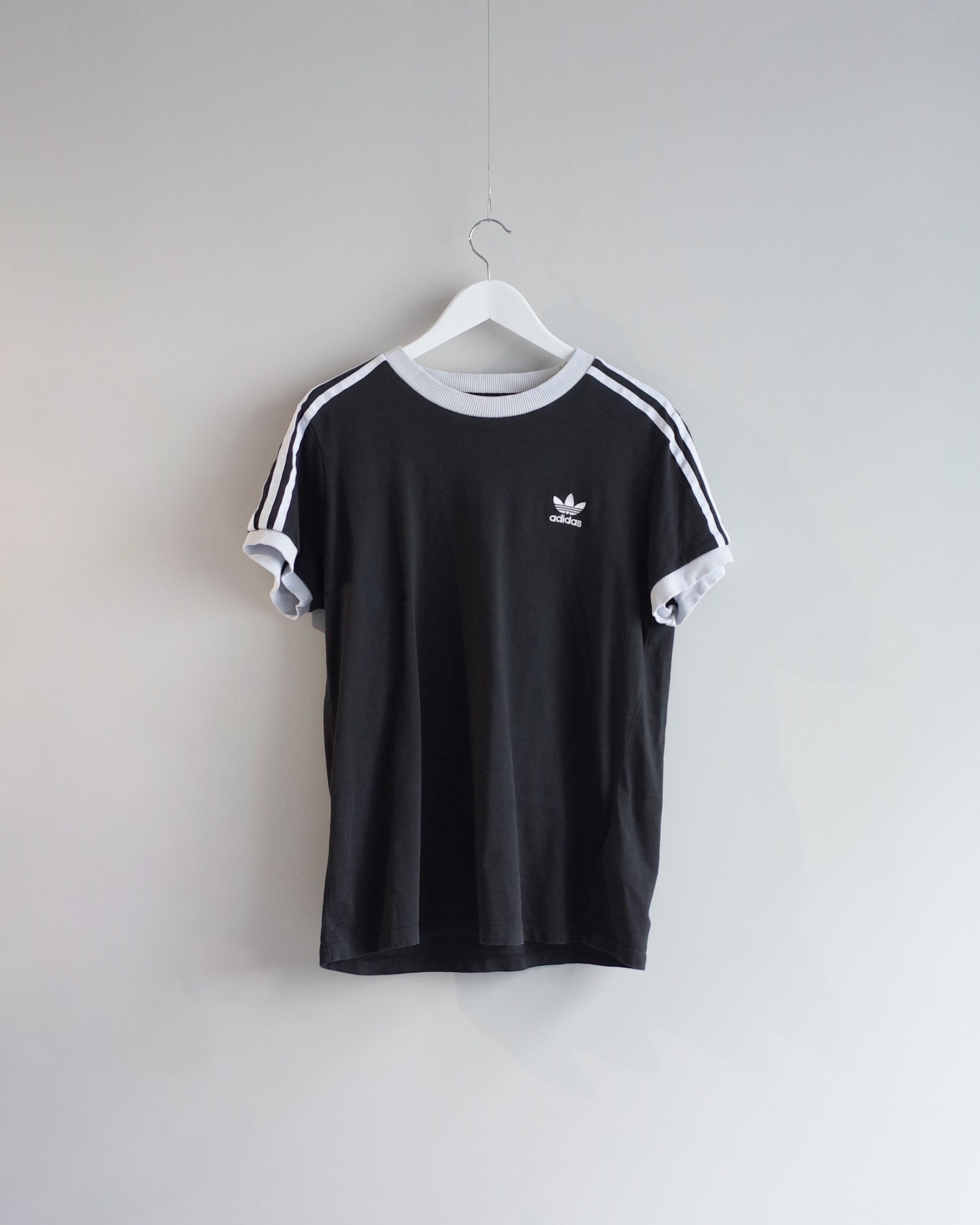 Used / adidas T-SHIRT
