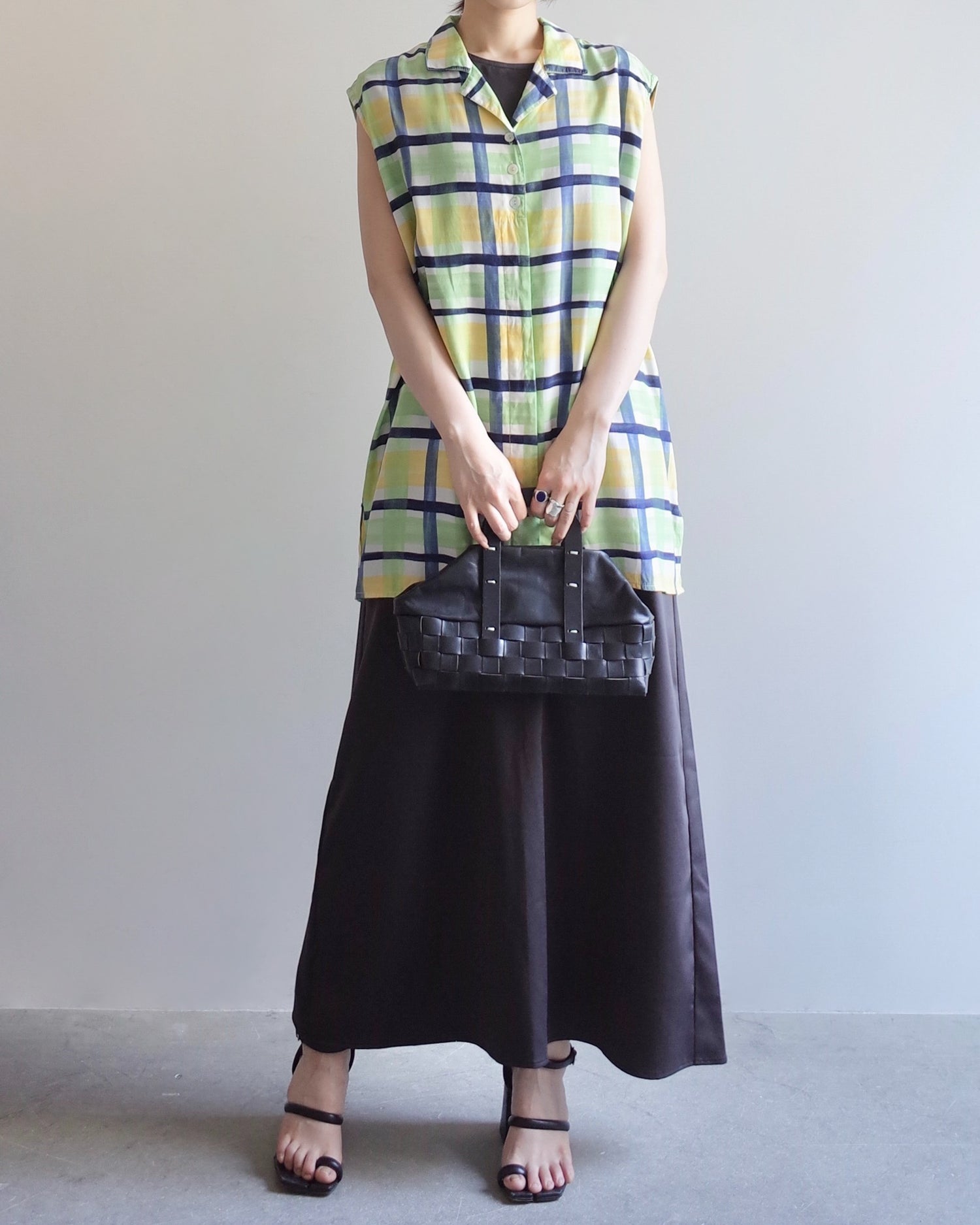 Used / SLEEVELESS SHIRT