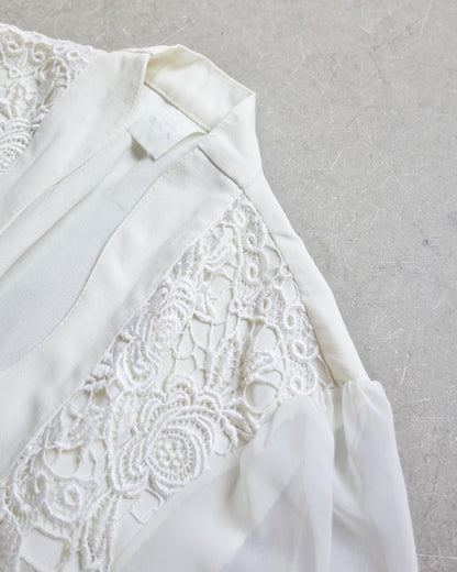 Used / LACE GOWN