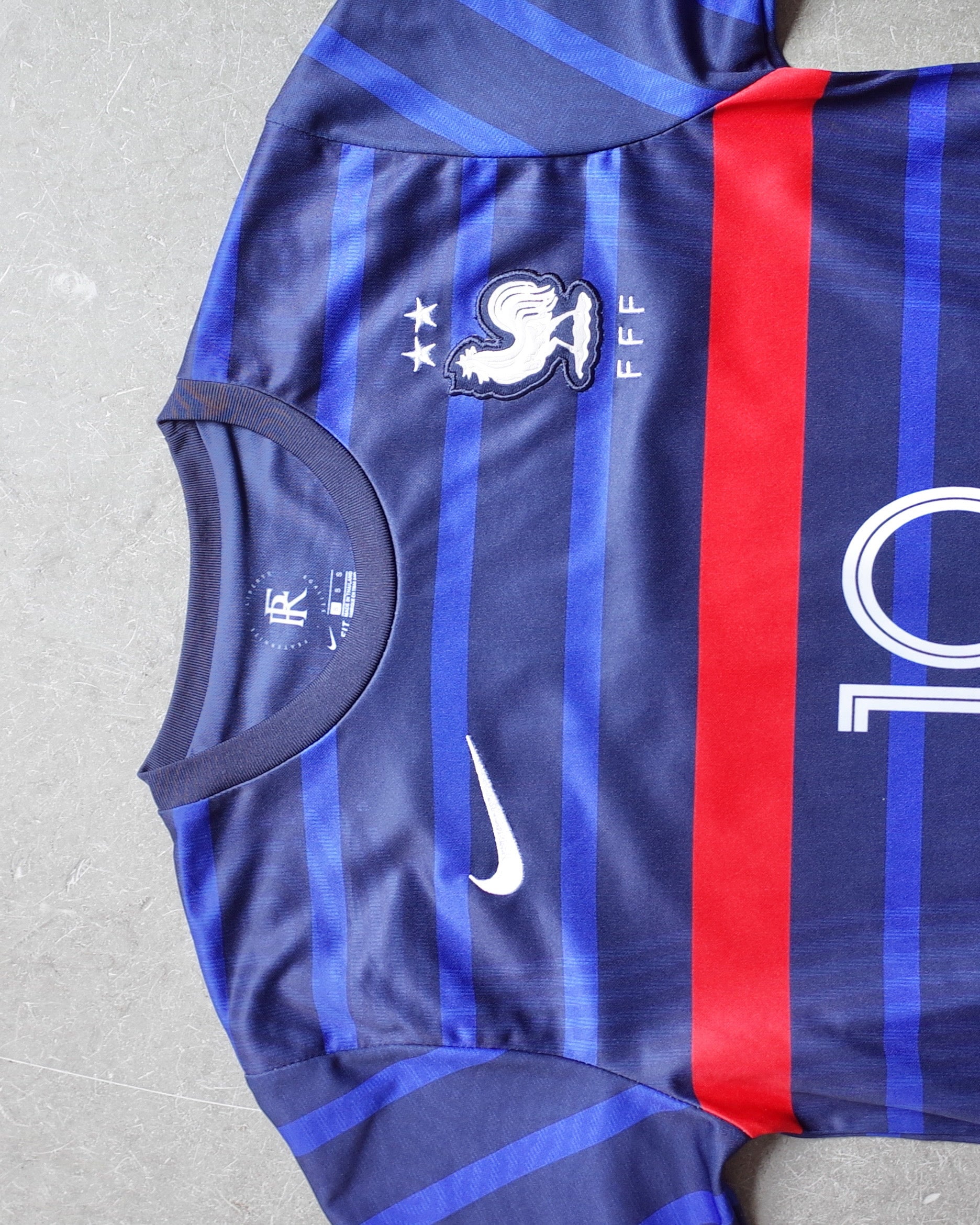 Used / 2020s NIKE KYLIAN MBAPPÉ FRANCE 10 REPLICA JERSEY
