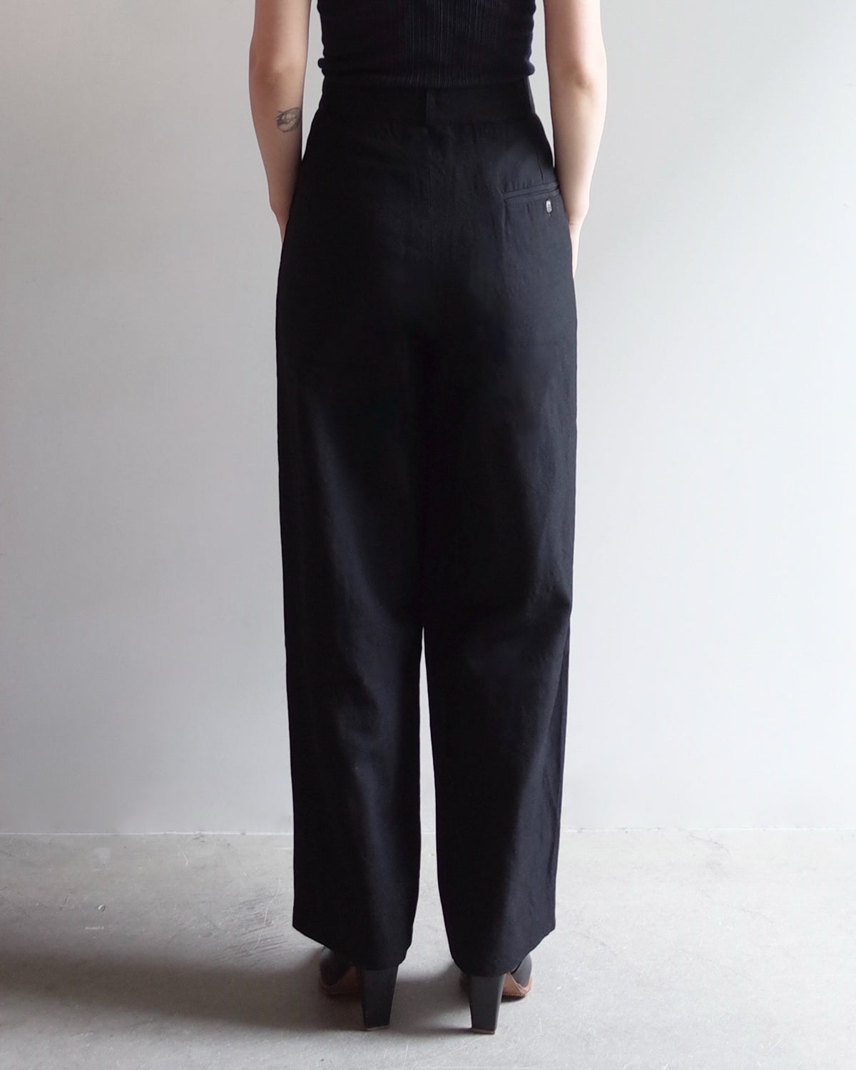 Used / WOOL TAPERED PANTS