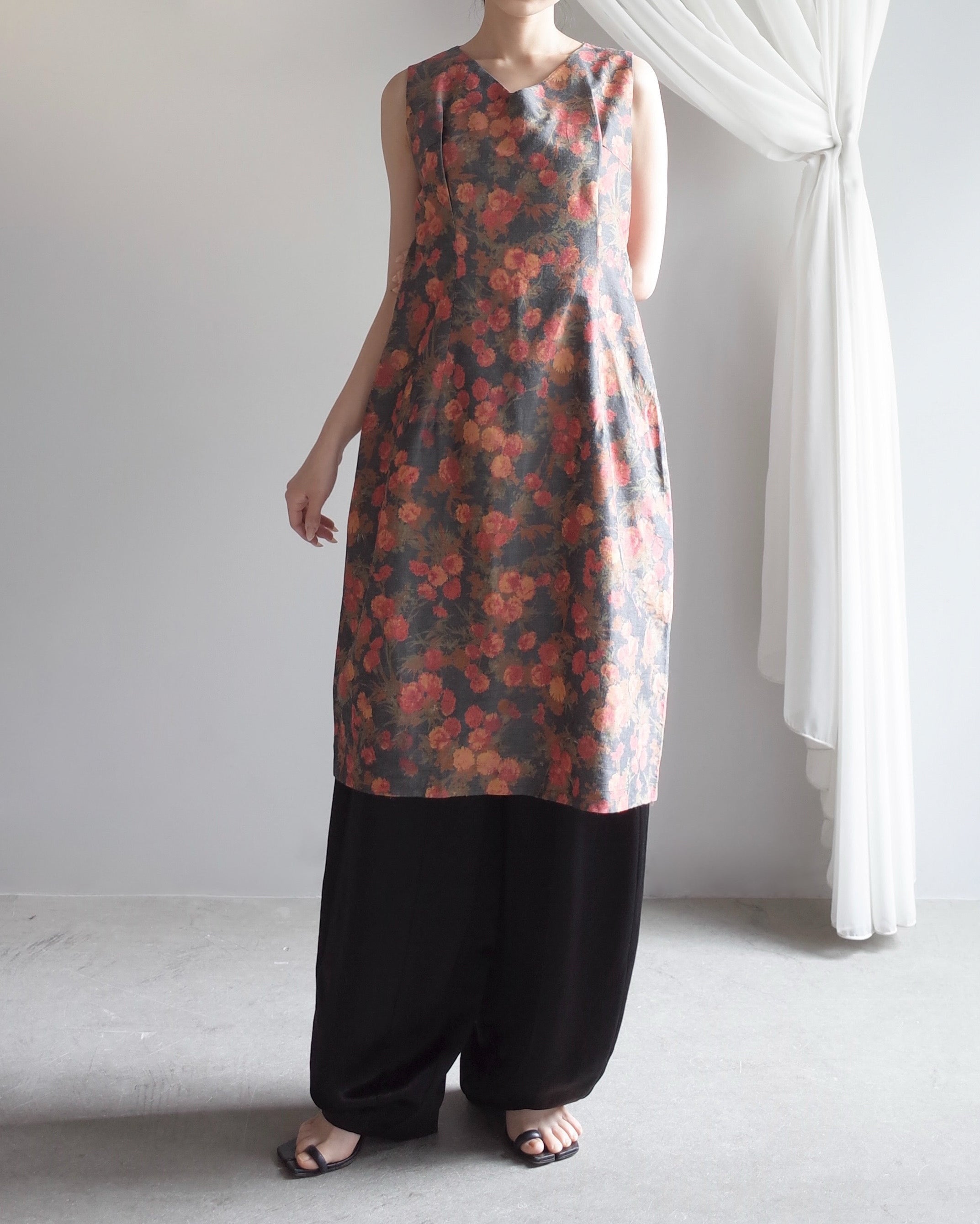 Used / HANDMADE SLEEVELES ONEPIECE