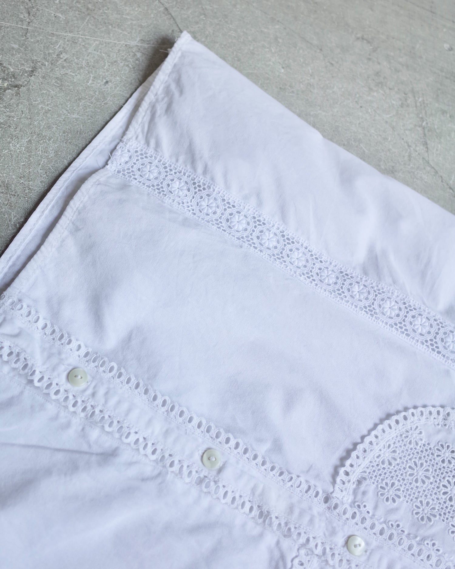 Used / SLEEVELESS LACE SHIRT