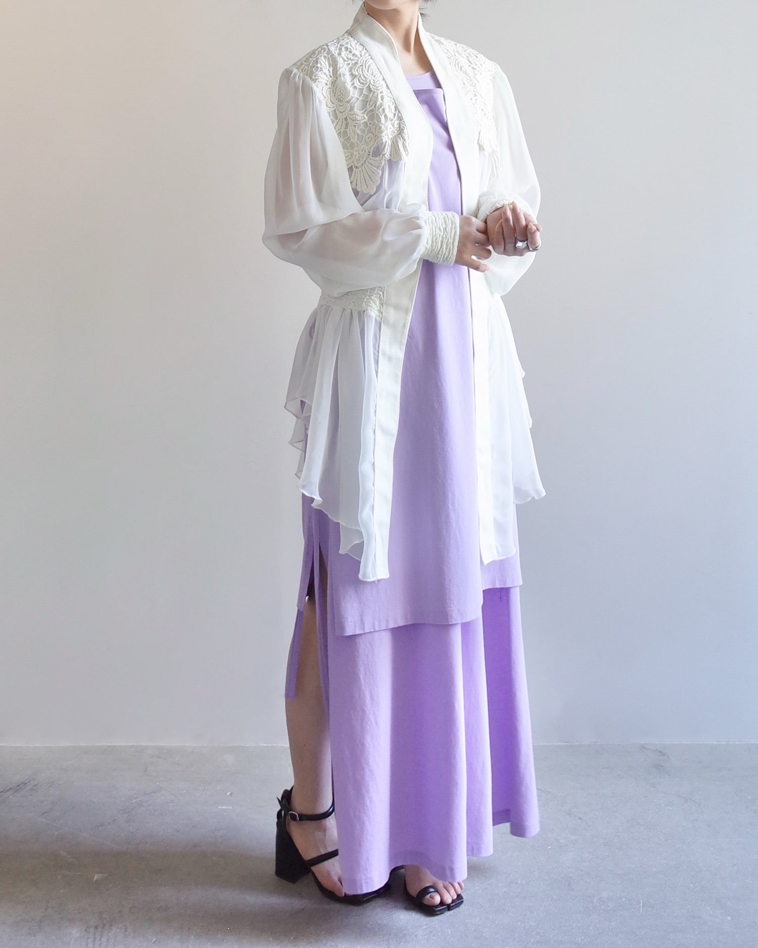 Used / LACE GOWN