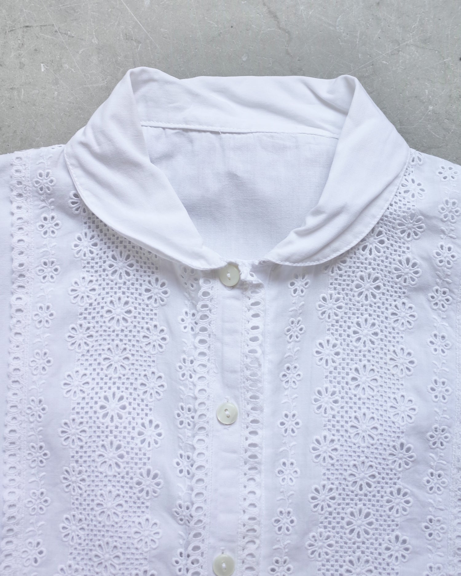Used / SLEEVELESS LACE SHIRT