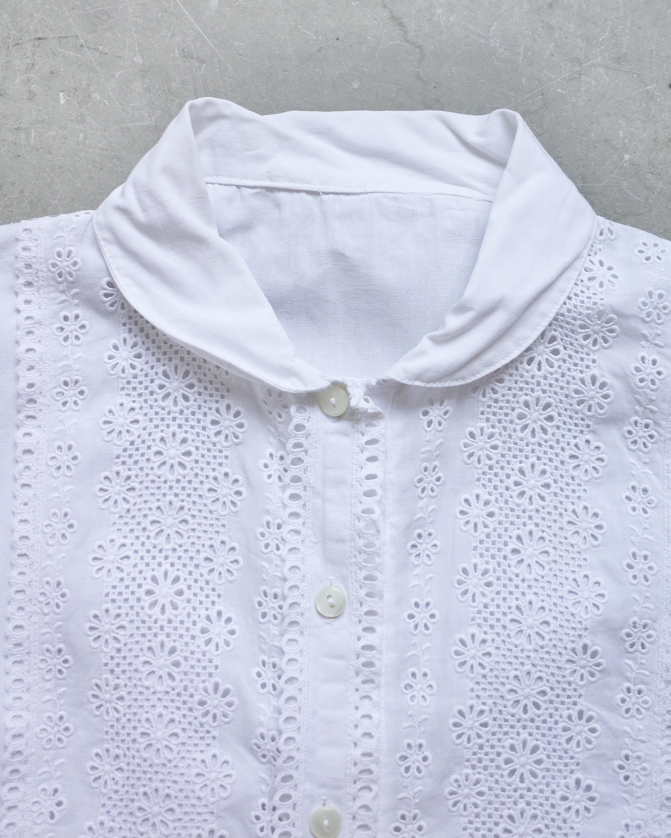 Used / SLEEVELESS LACE SHIRT