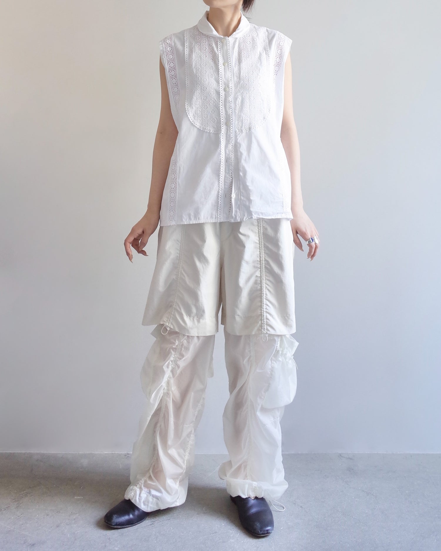 Used / SLEEVELESS LACE SHIRT