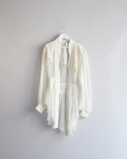 Used / LACE GOWN
