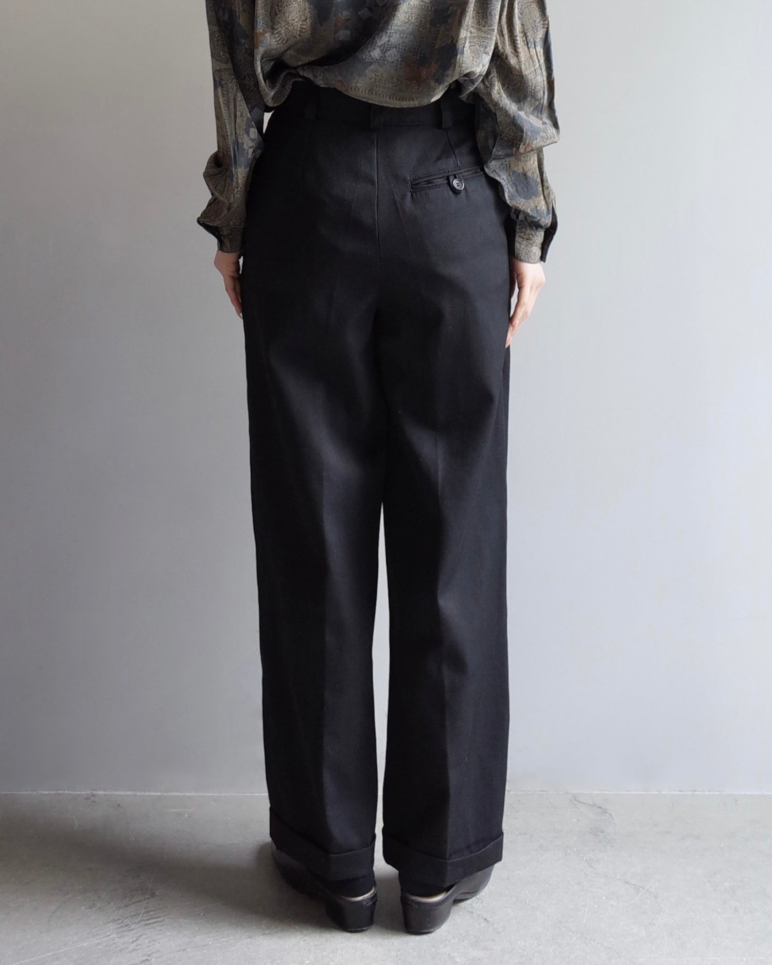 Used  / TWOTUCK TAPERED PANTS