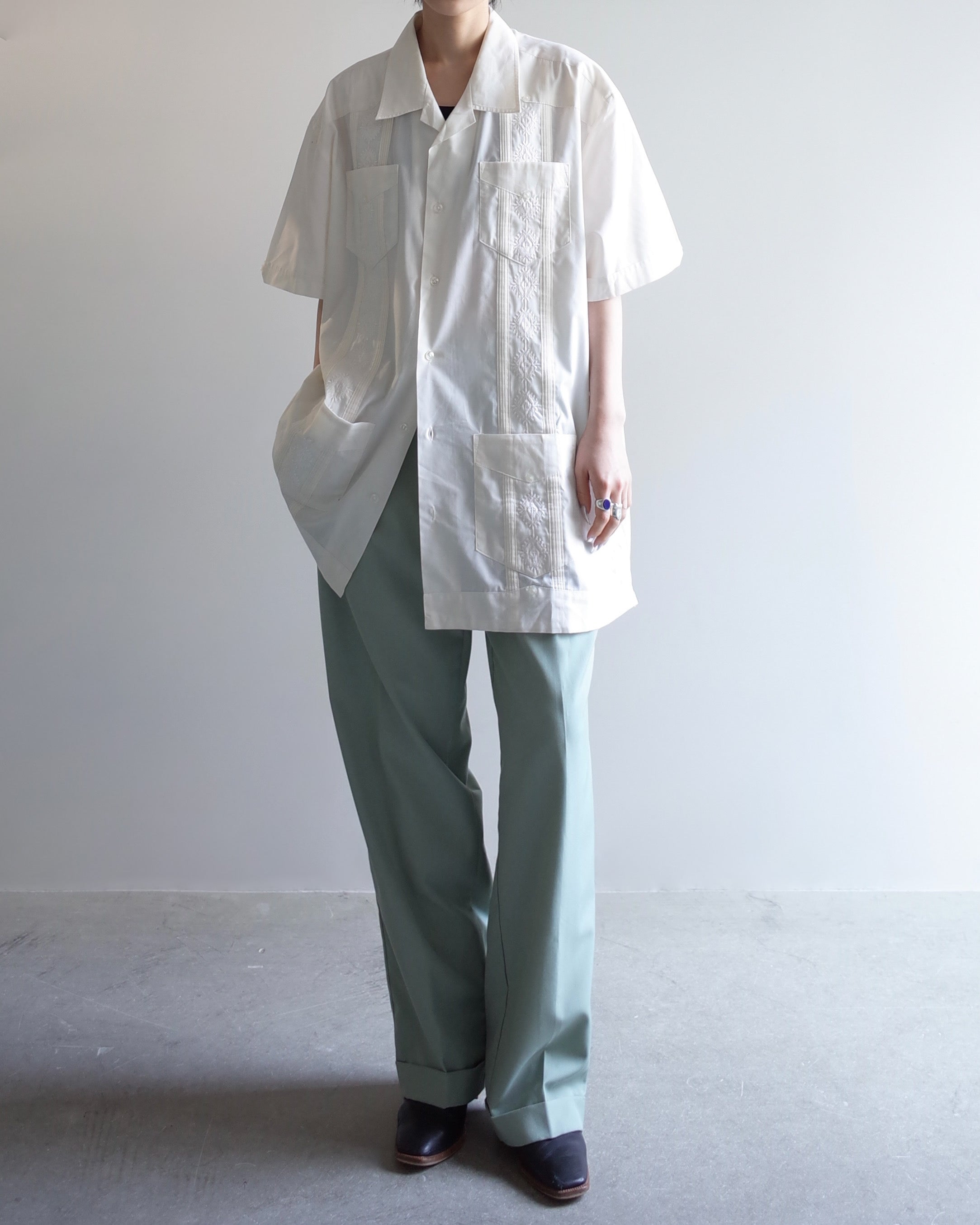 Used / SHORTS SLEEVE EMBROIDERY SHIRT