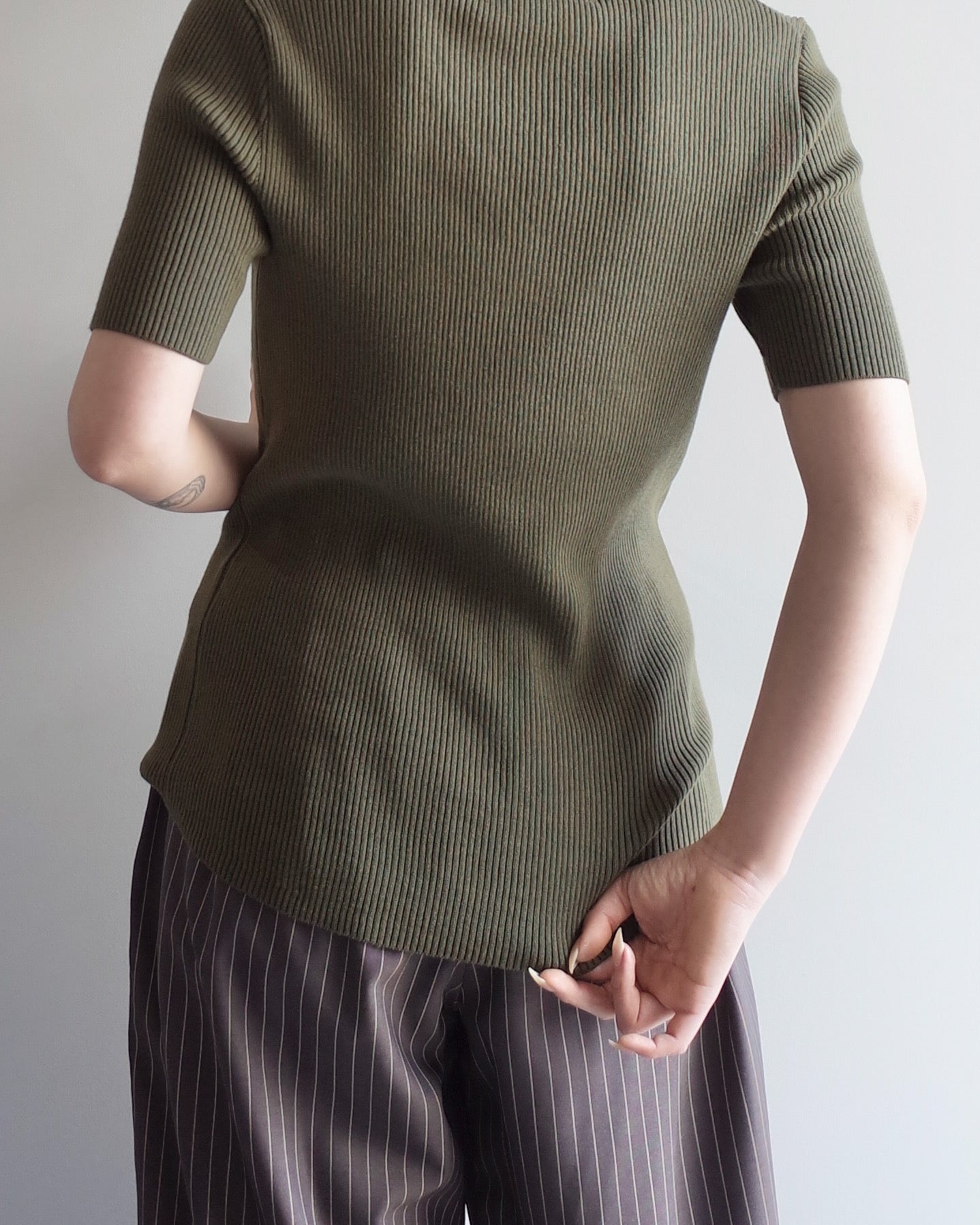 BASIC RIBBED SHORT SLEEVE PULLOVER
