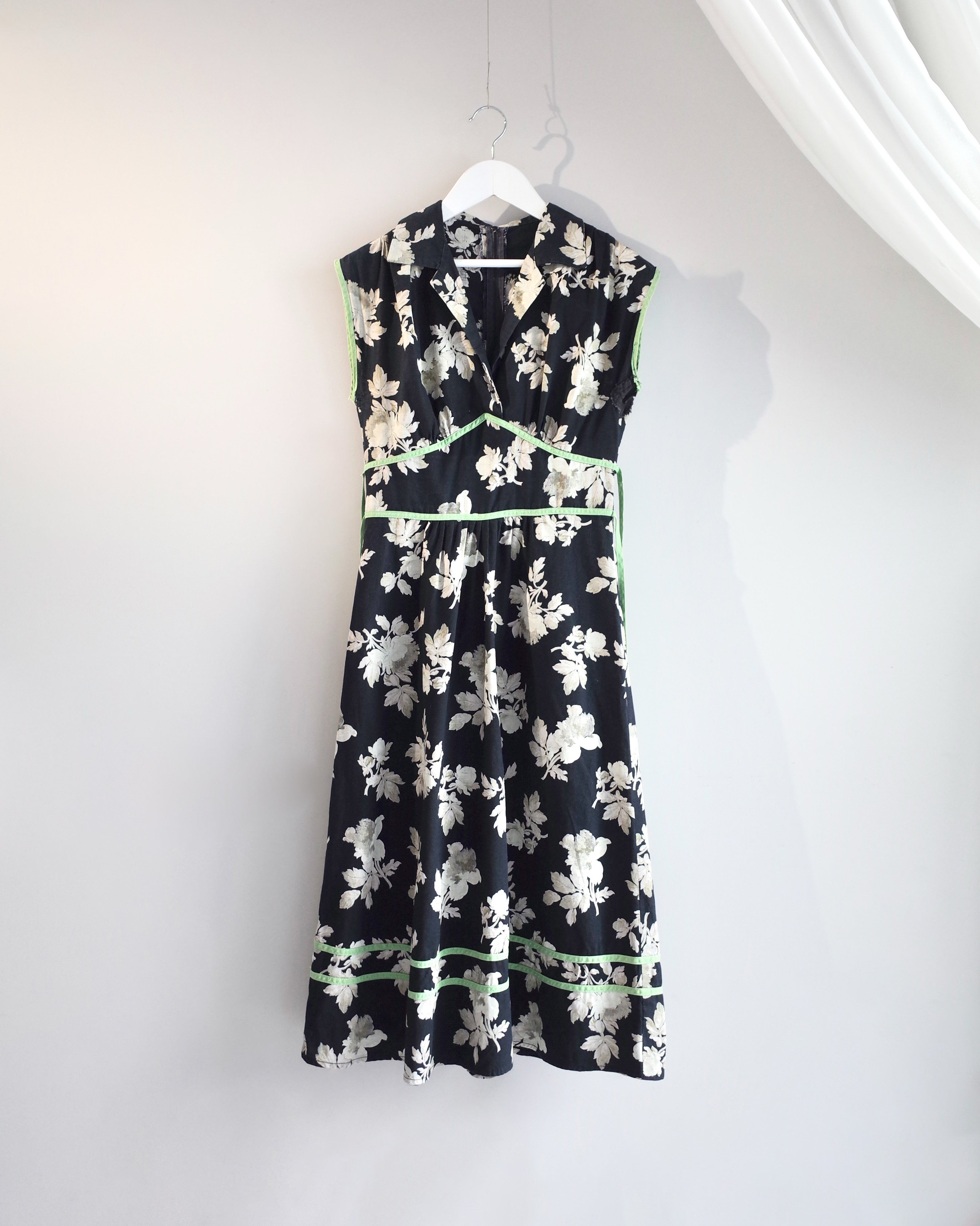 Used / HANDMADE SLEEVELESS ONEPIECE