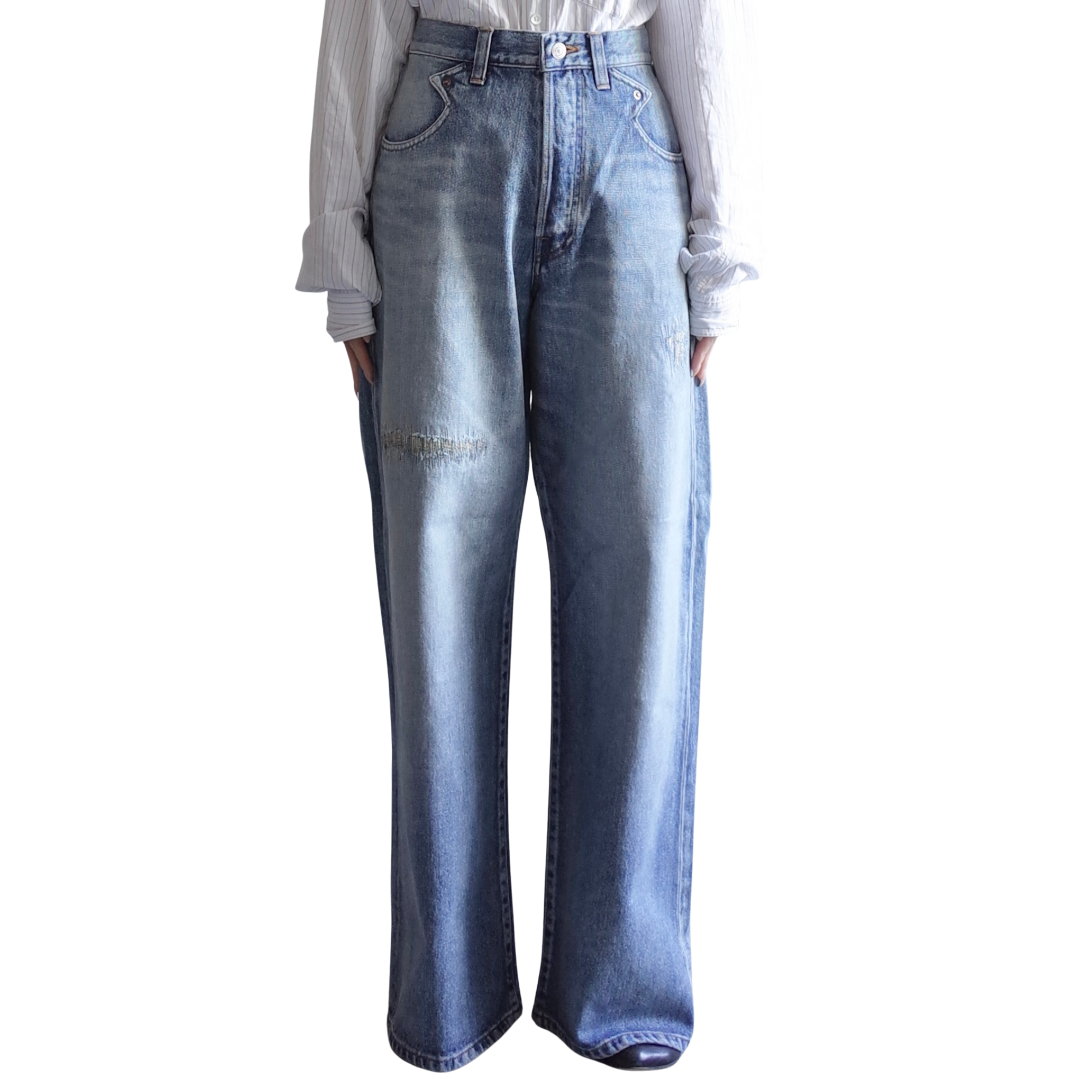 DISTRESSED LOVELY JEANS