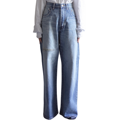 DISTRESSED LOVELY JEANS