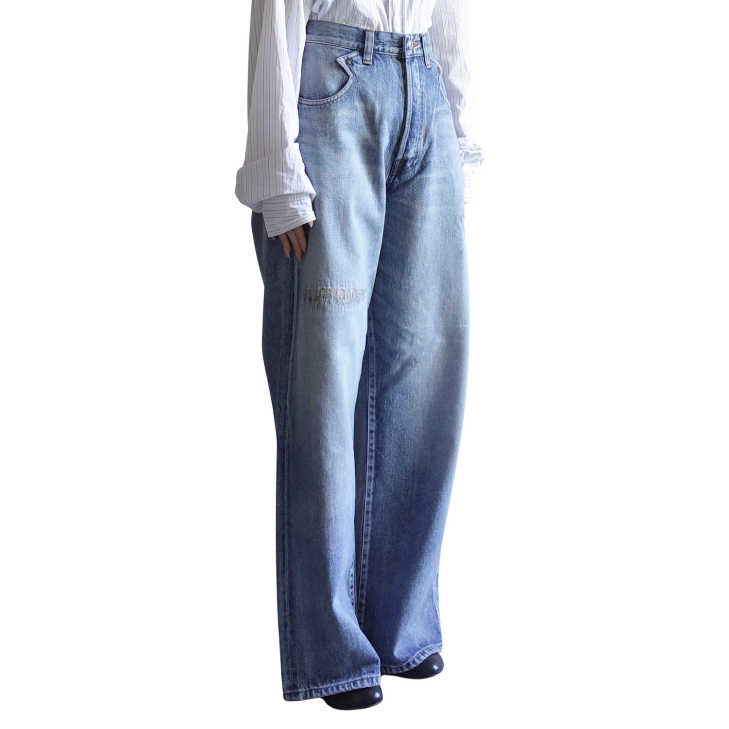 DISTRESSED LOVELY JEANS