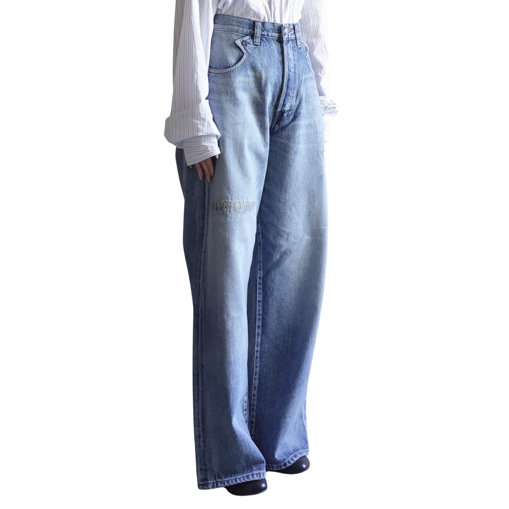 DISTRESSED LOVELY JEANS