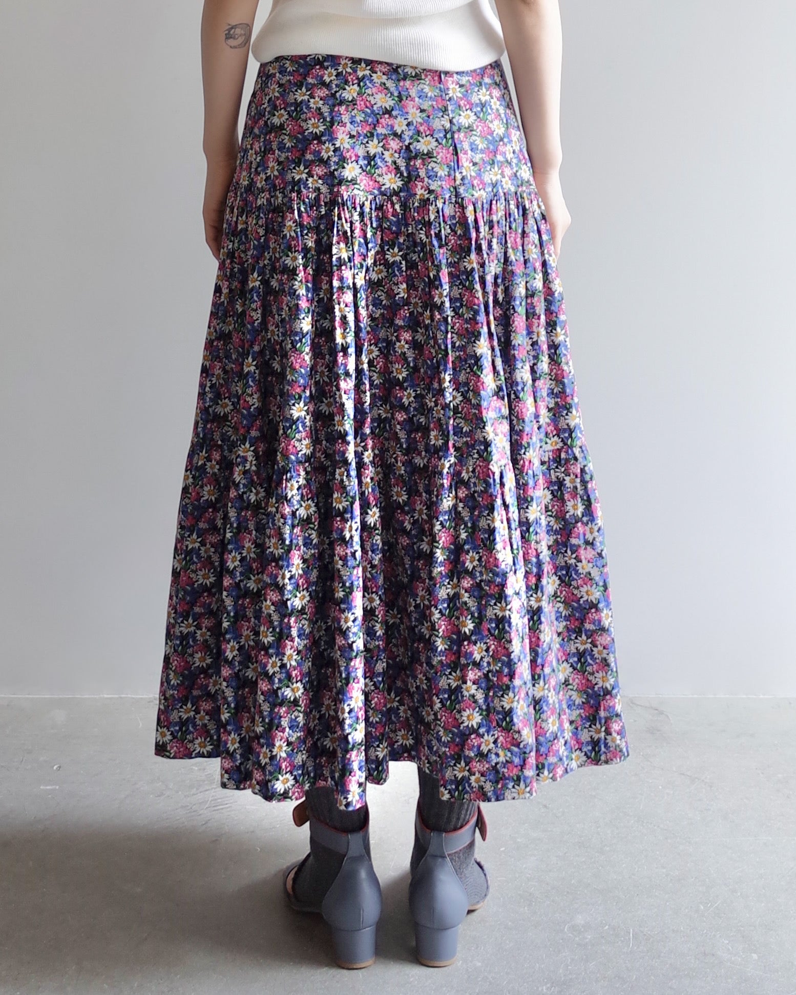 Used / LONG FLARE SKIRT