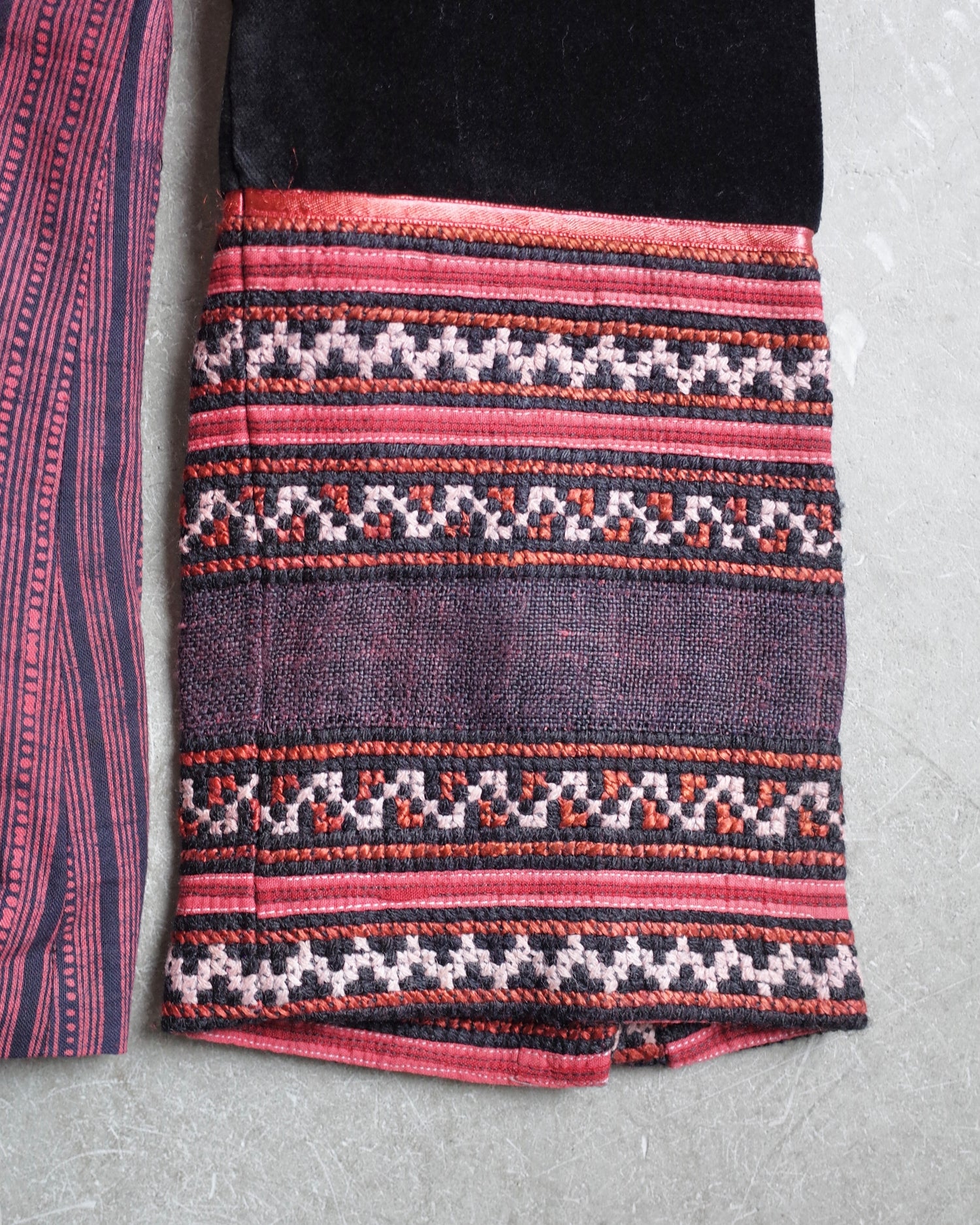 Used / ETHNIC PATTERN VELOUR JACKET
