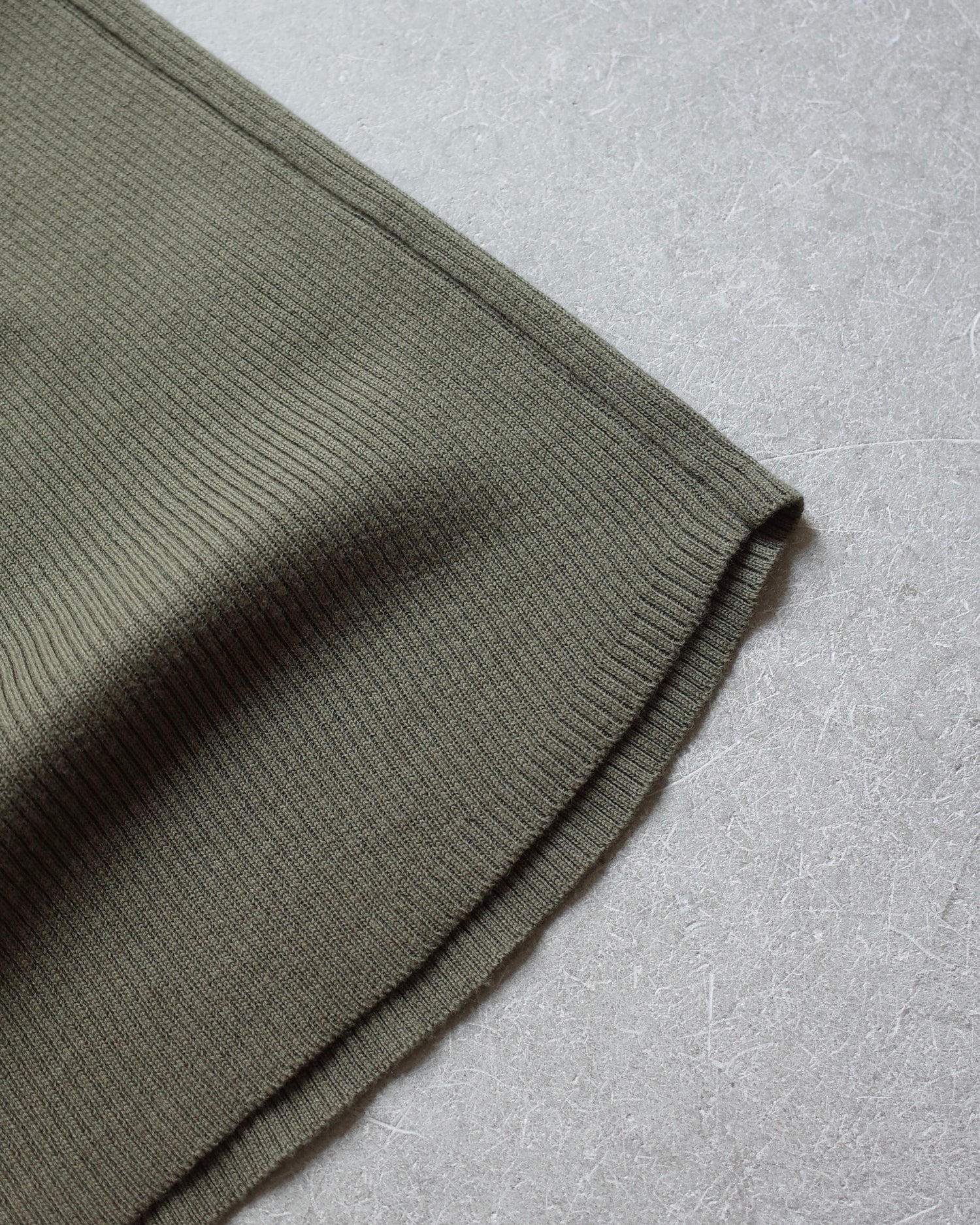 BASIC RIBBED SHORT SLEEVE PULLOVER