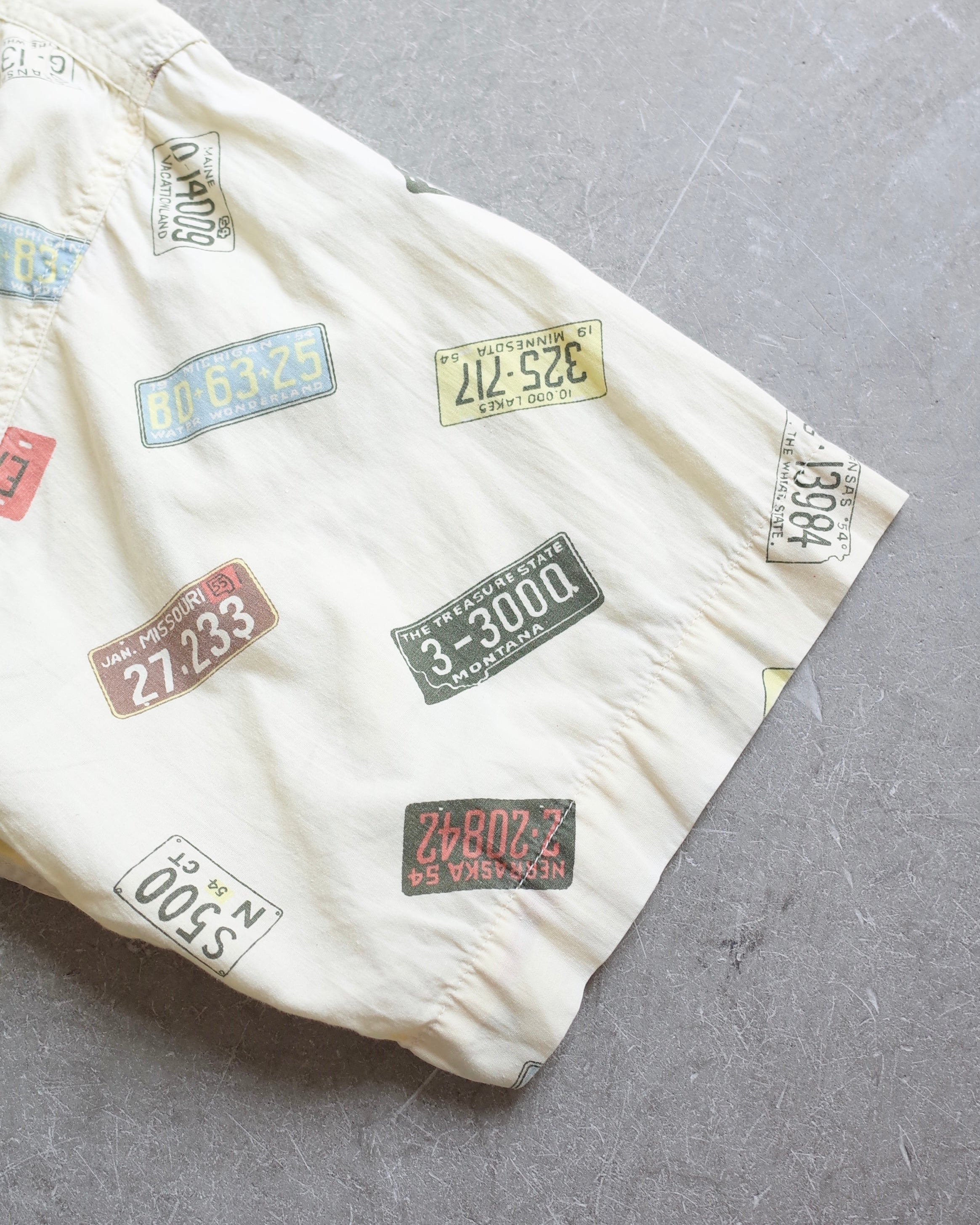 Used / HALF SLEEVE SHIRT