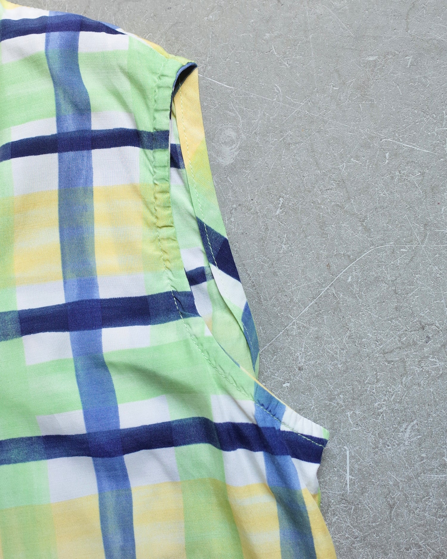 Used / SLEEVELESS SHIRT