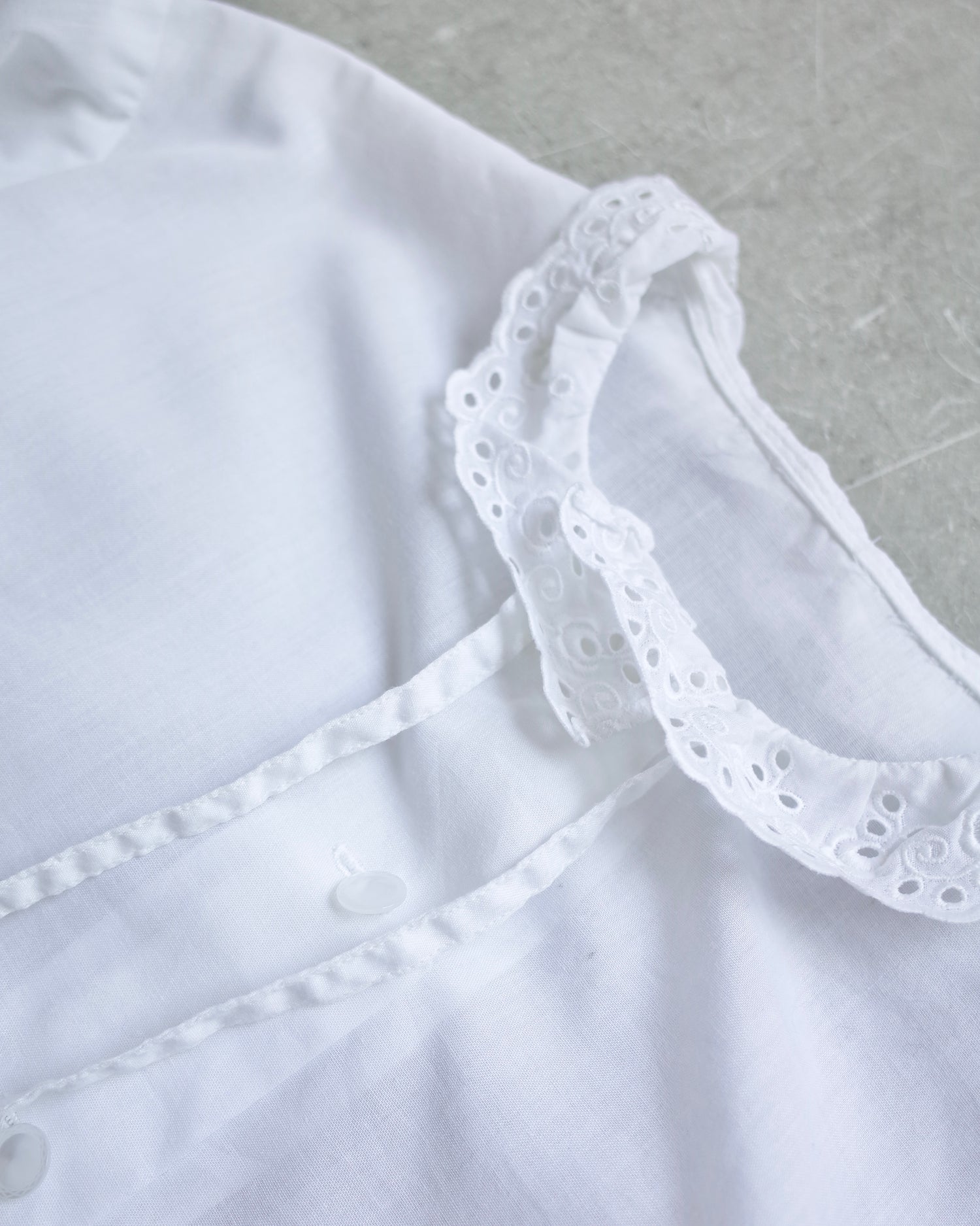 Used / COTTON LACE BLOUSE