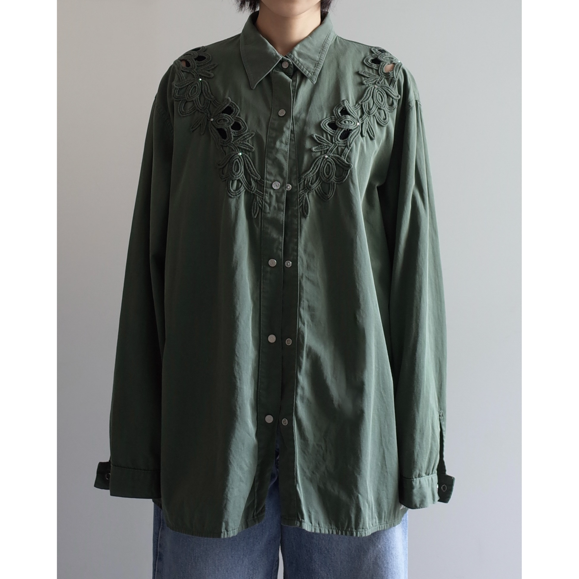 Used / EMBROIDERY COTTON SHIRT