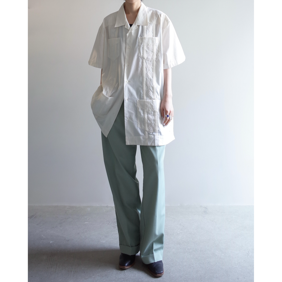 Used / SHORTS SLEEVE EMBROIDERY SHIRT