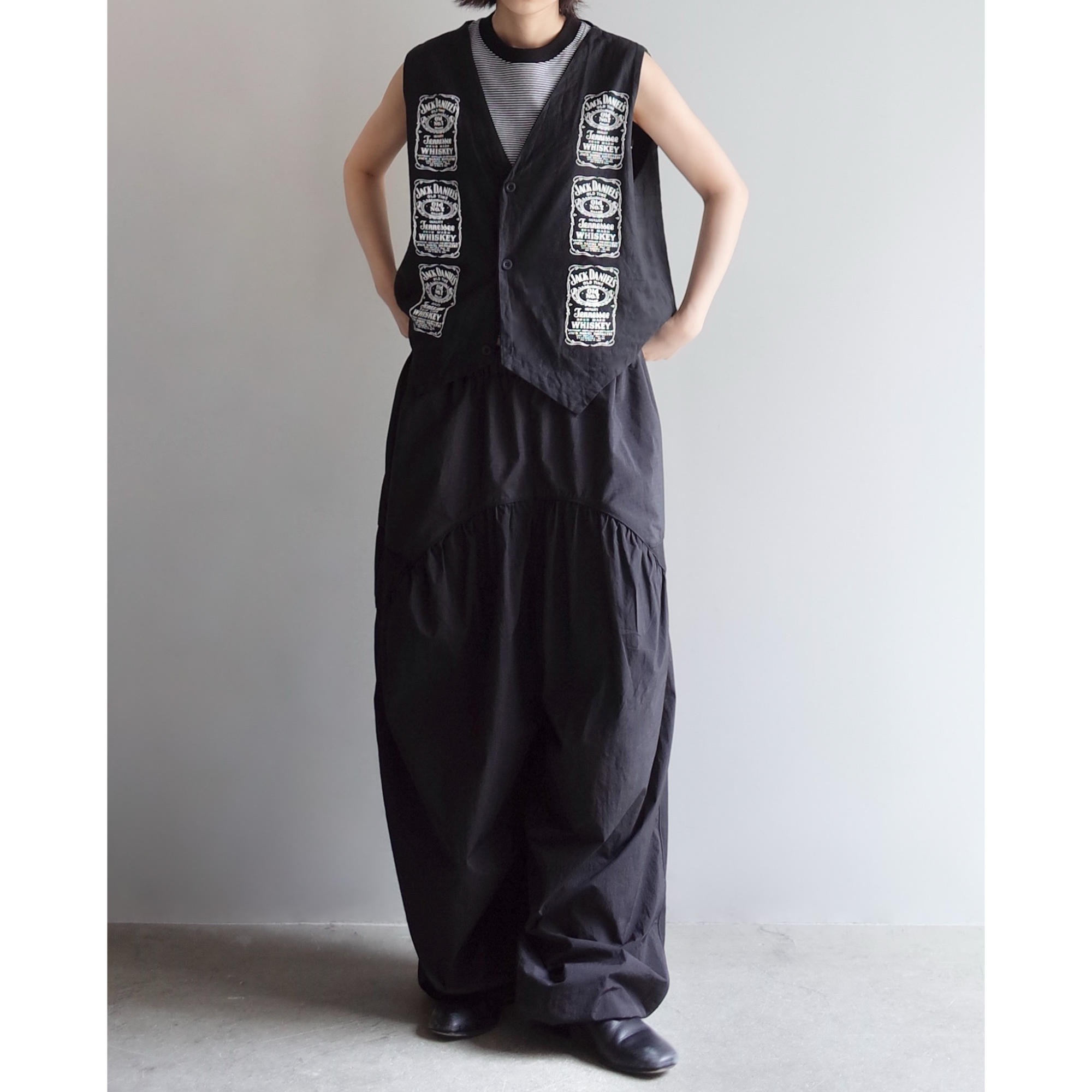 Used / V NECK VEST