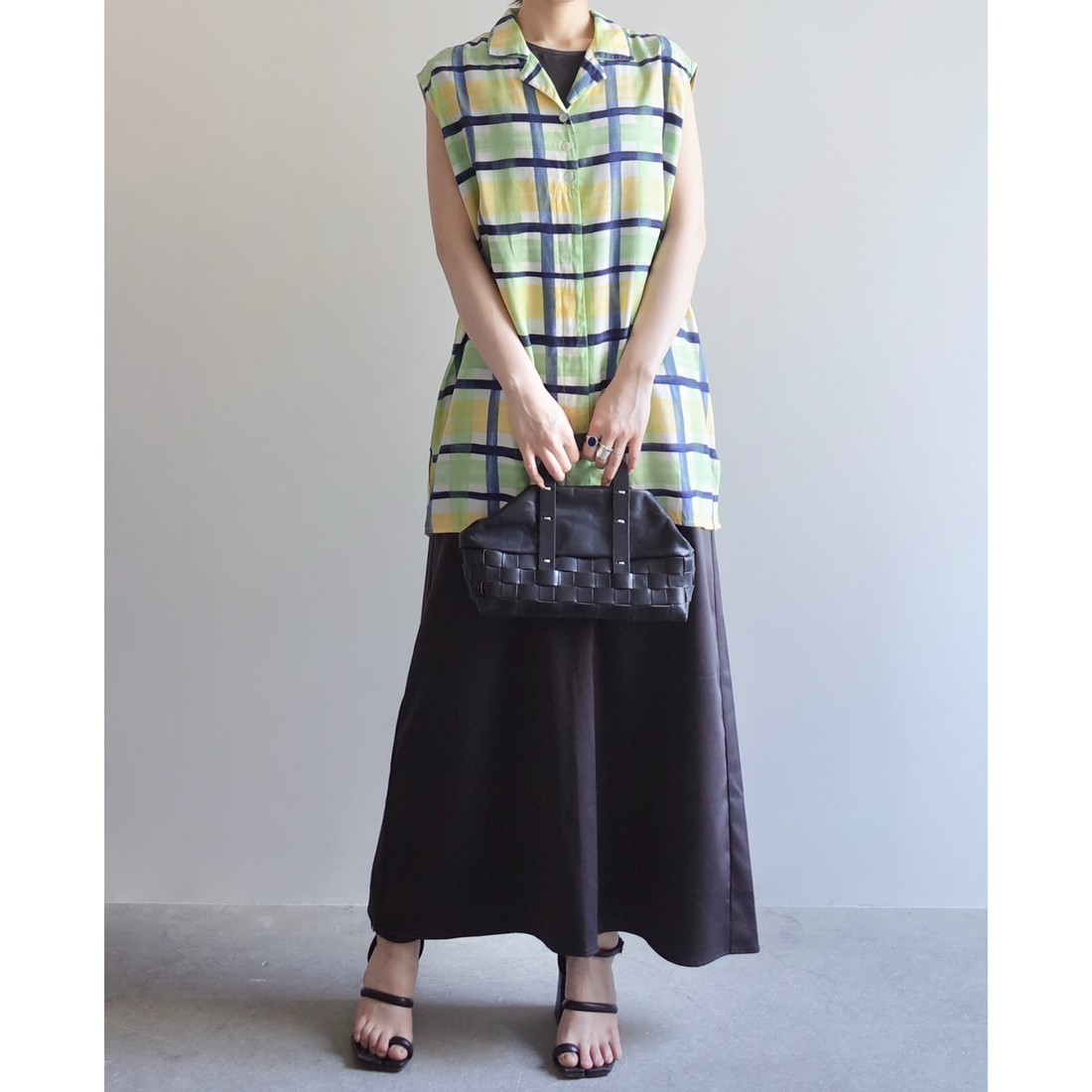 Used / SLEEVELESS SHIRT