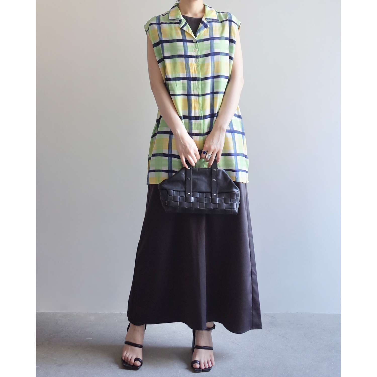Used / SLEEVELESS SHIRT