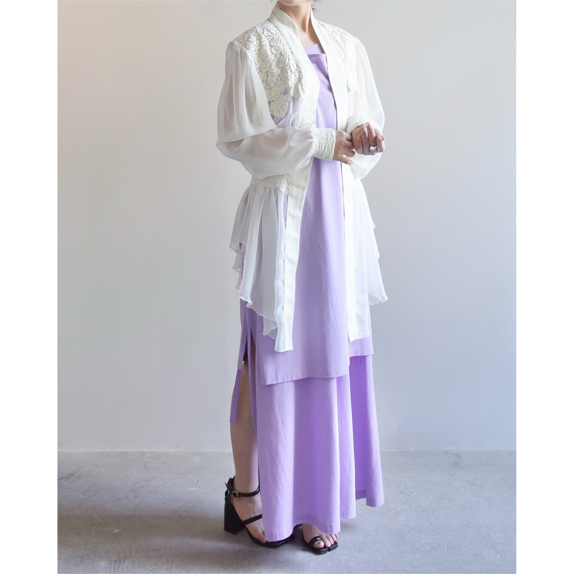 Used / LACE GOWN