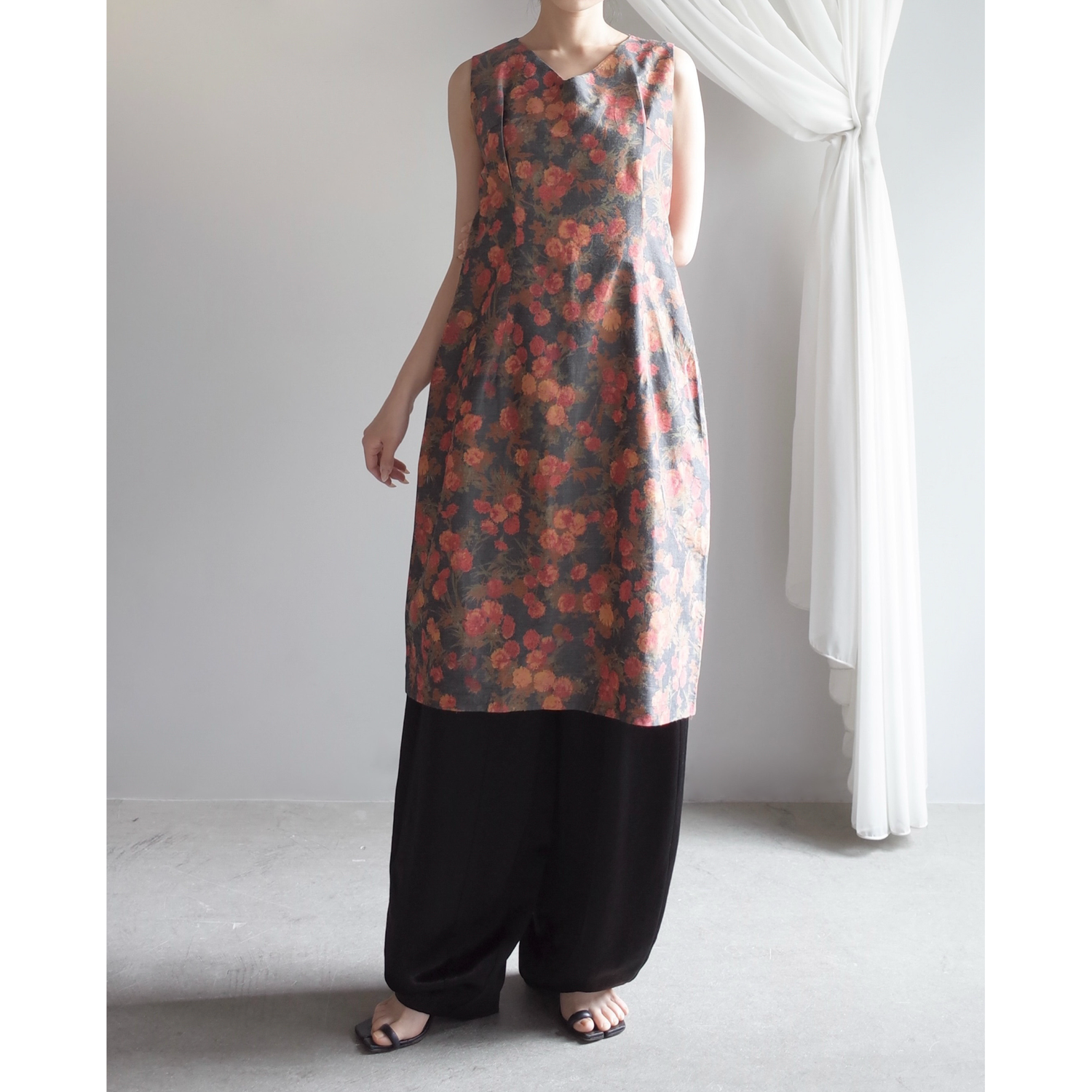 Used / HANDMADE SLEEVELES ONEPIECE