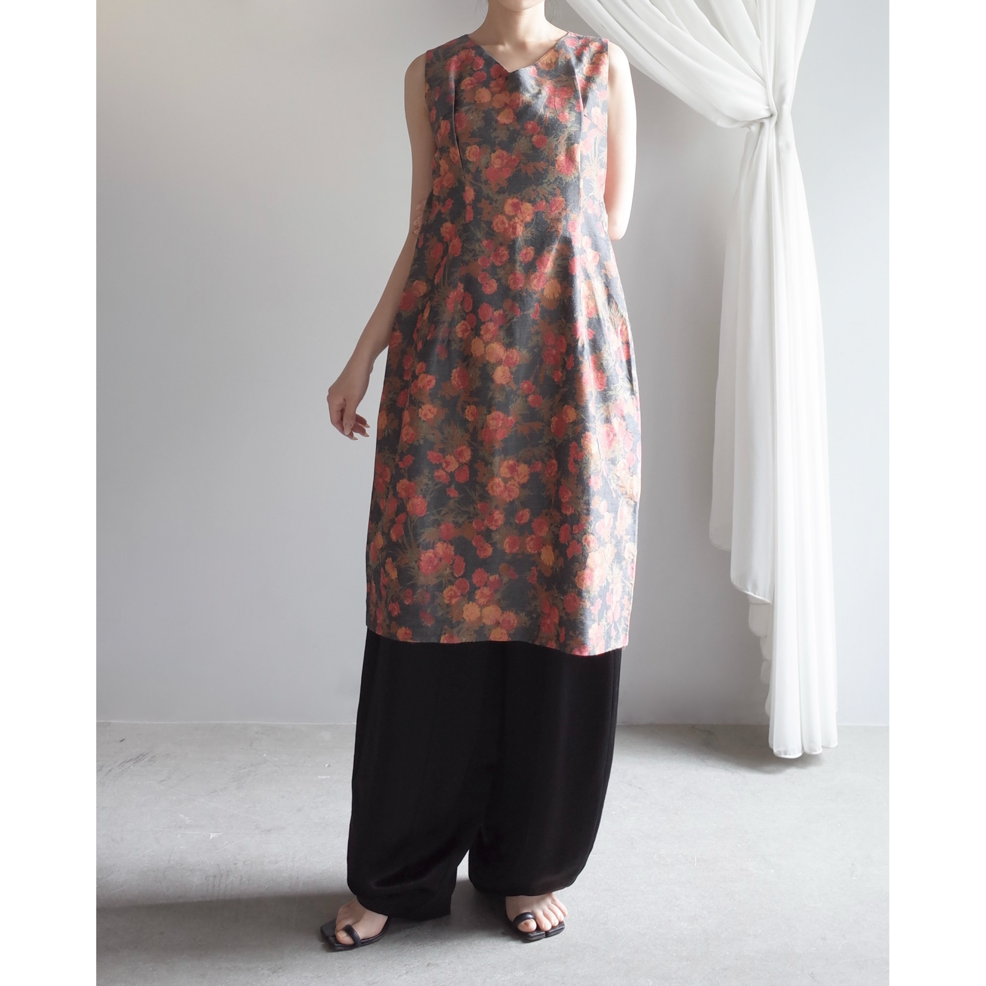 Used / HANDMADE SLEEVELES ONEPIECE